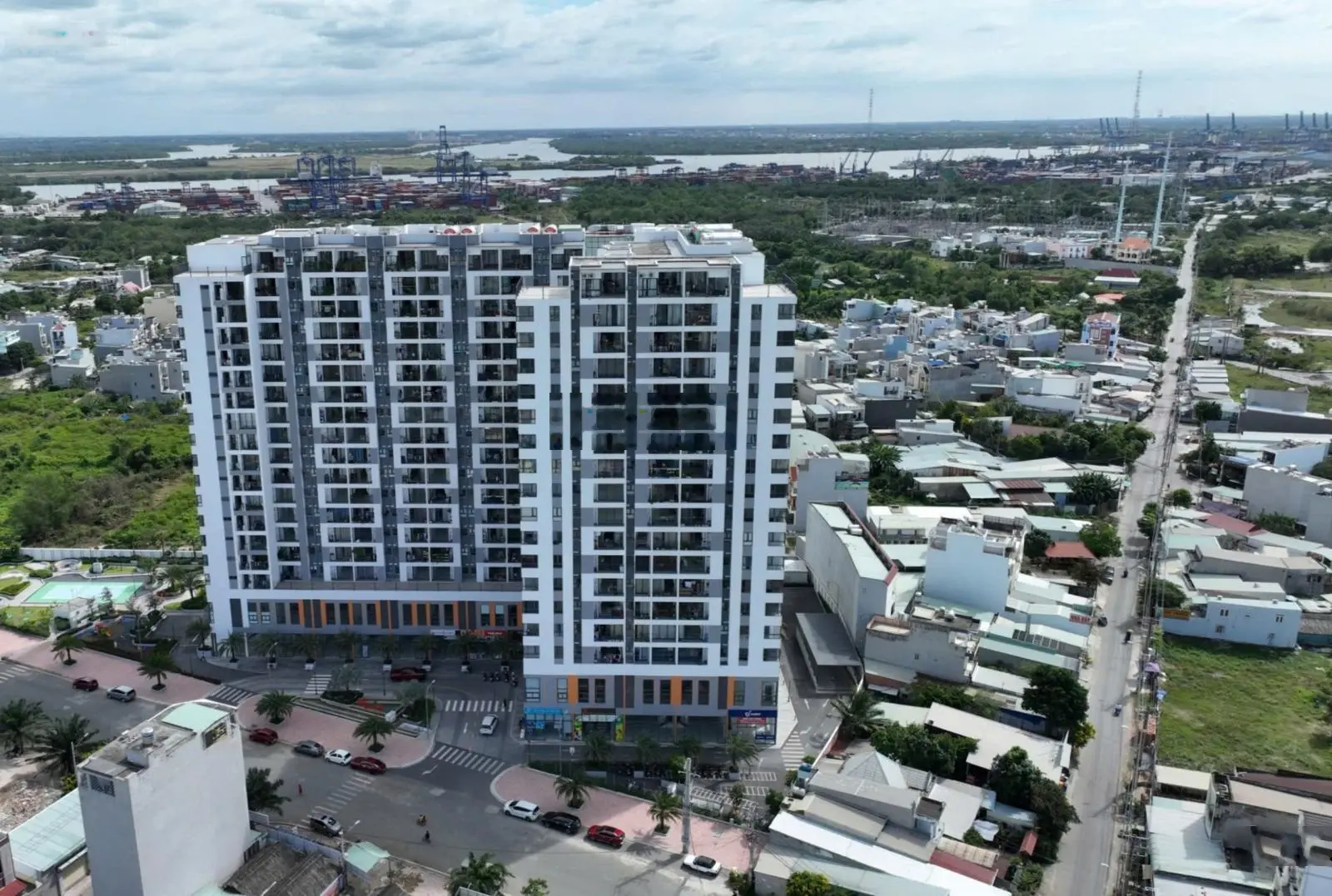 Định cư nước ngoài,bán gấp căn Ricca Q9 sát Q2 2PN,2WC 70m2 view sông-đông nam giá 2tỷ4-đã có sổ