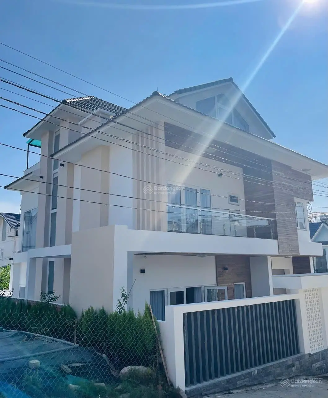 Bán Villa Nam Hồ thiết kế hiện đại 200m2, nội thất cao cấp giá 11 tỷ thương lượng