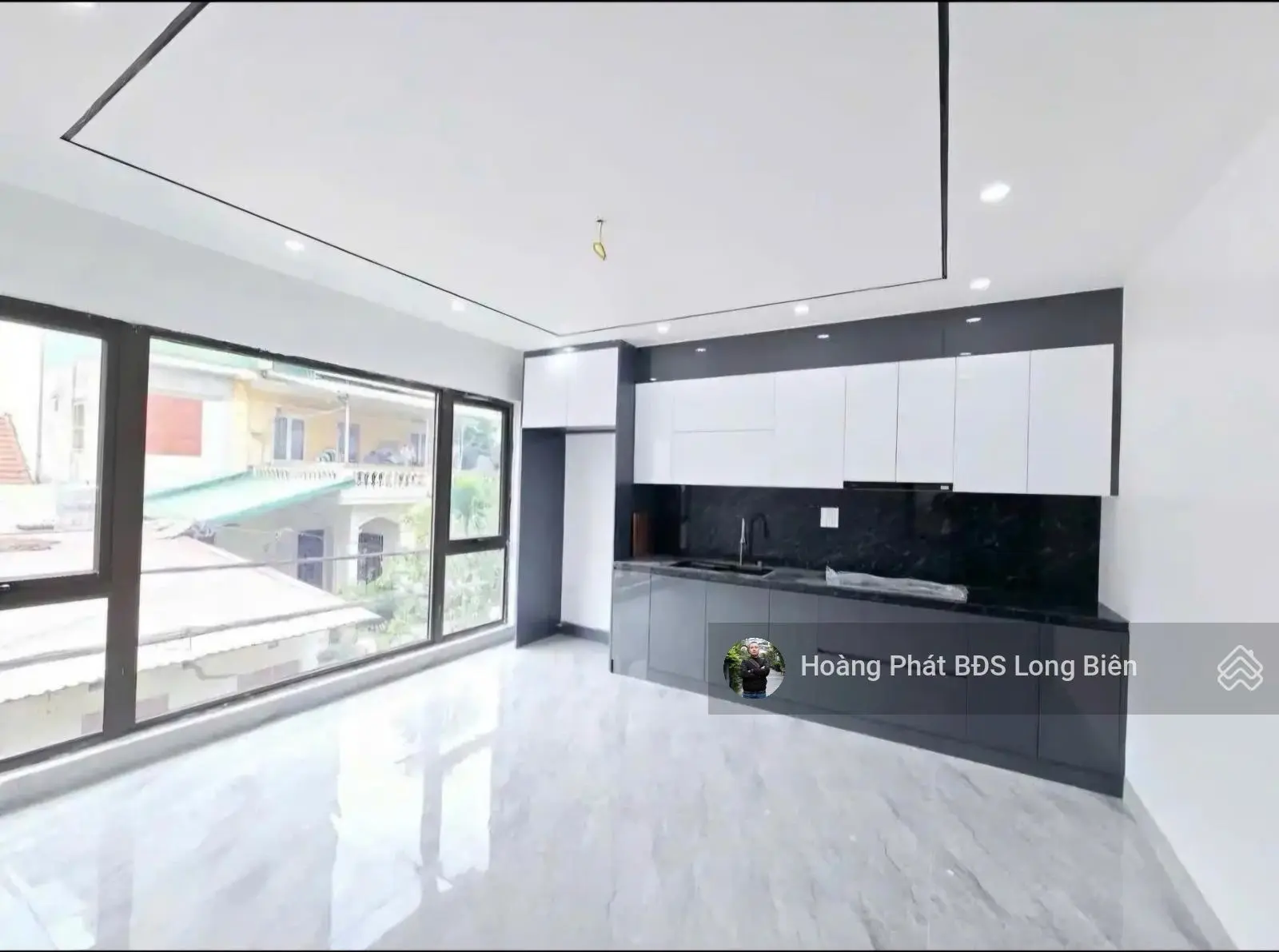 Bán Nhà Phố Đàm Quang Trung-Gần Siêu thị Aeon Long Biên. Lô Góc- Thang Máy. 40m x 6T. Lh 0965858116