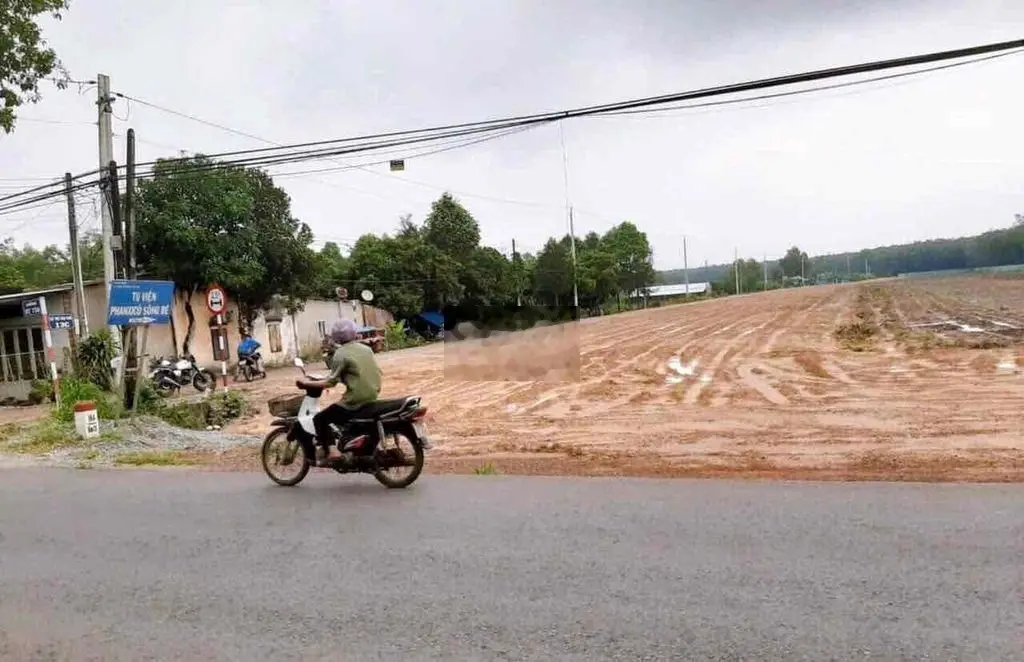 em có lô làm sân nhà vườn diện tích lớn