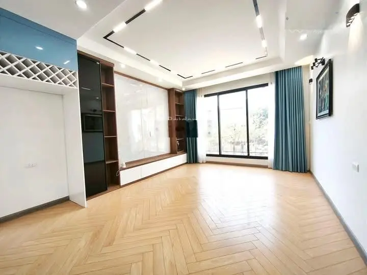Bán Nhà Vỉa Hè Vũ Đức Thận Long Biên 53m2, 6 Tầng, MT 4.4m --- 12.3 Tỷ Thang Máy LH: 0977728996.