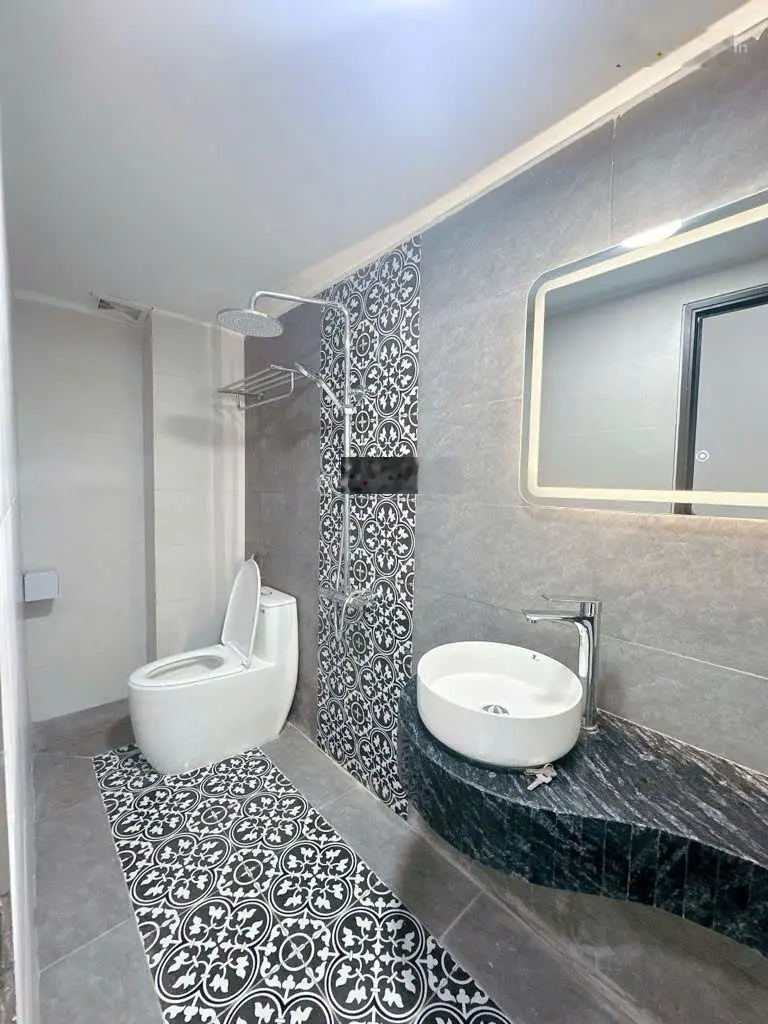 Hiếm- Nhà đẹp Long Biên 5 tầng- xe ba gác chạy vèo vèo, Đường thông,giá tốt.