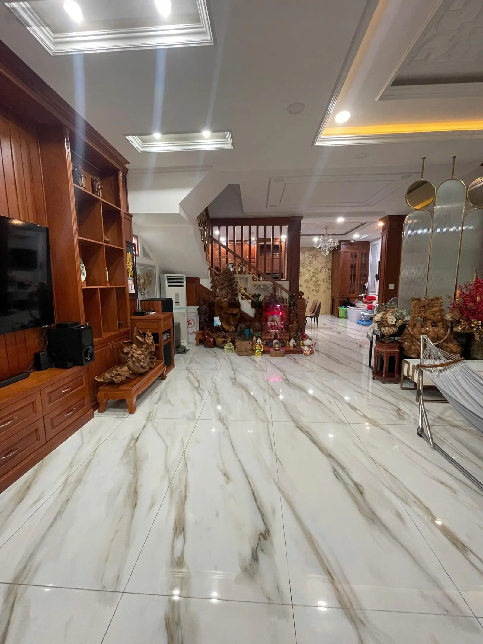 Ngợp NH nhượng lại: Biệt thự cực đẹp mặt tiền đường sau Coopmart Bình Triệu, nội thất gỗ Căm Xe xịn