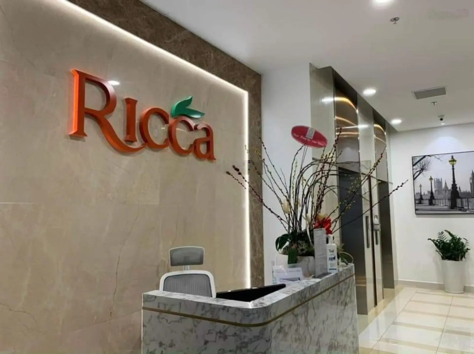 Định cư nước ngoài,bán gấp căn Ricca Q9 sát Q2 2PN,2WC 70m2 view sông-đông nam giá 2tỷ4-đã có sổ