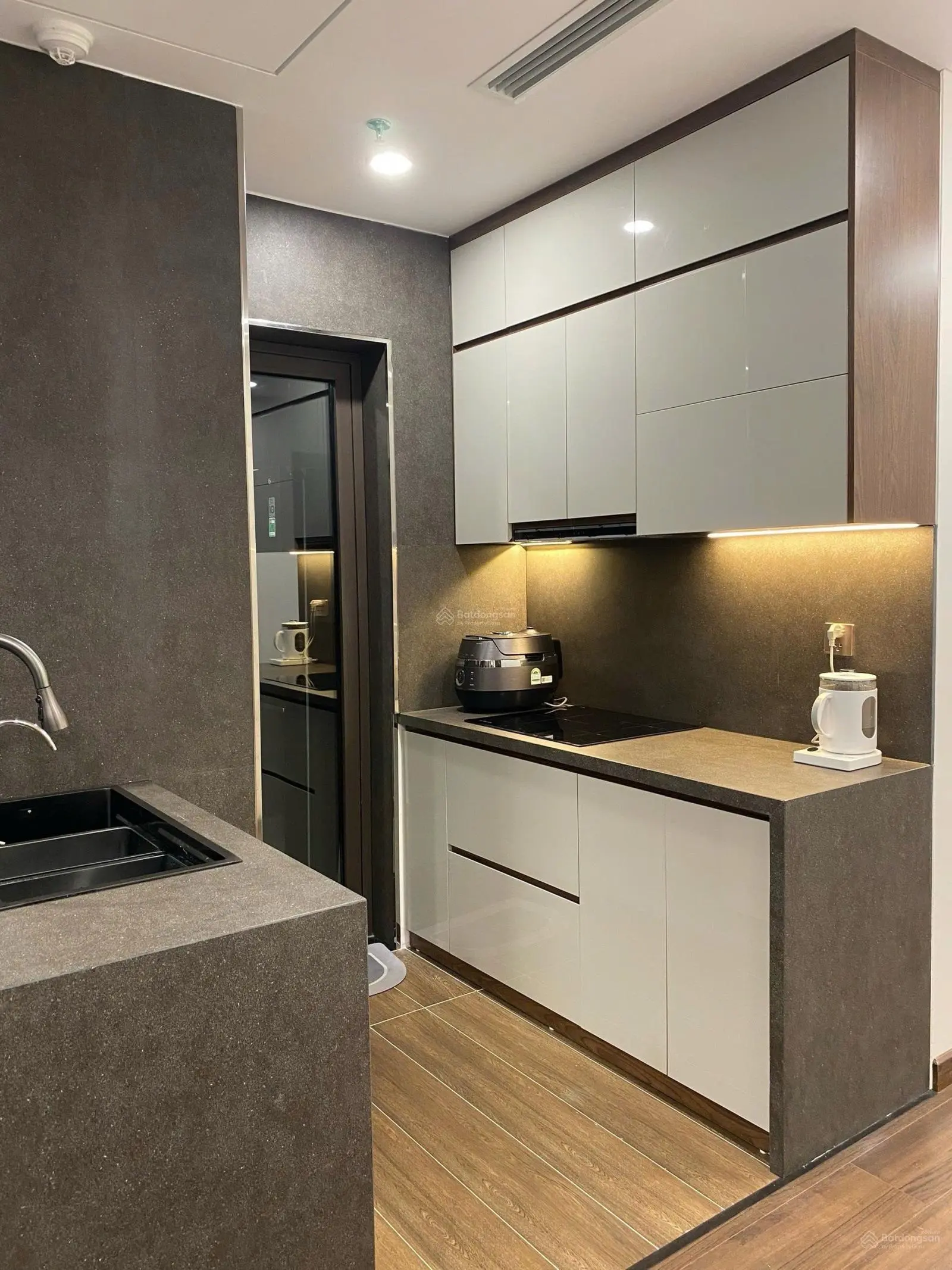 Tài sản xoay chuyển cần bán căn hộ cao cấp 2PN Green Diamond 93 Láng Hạ