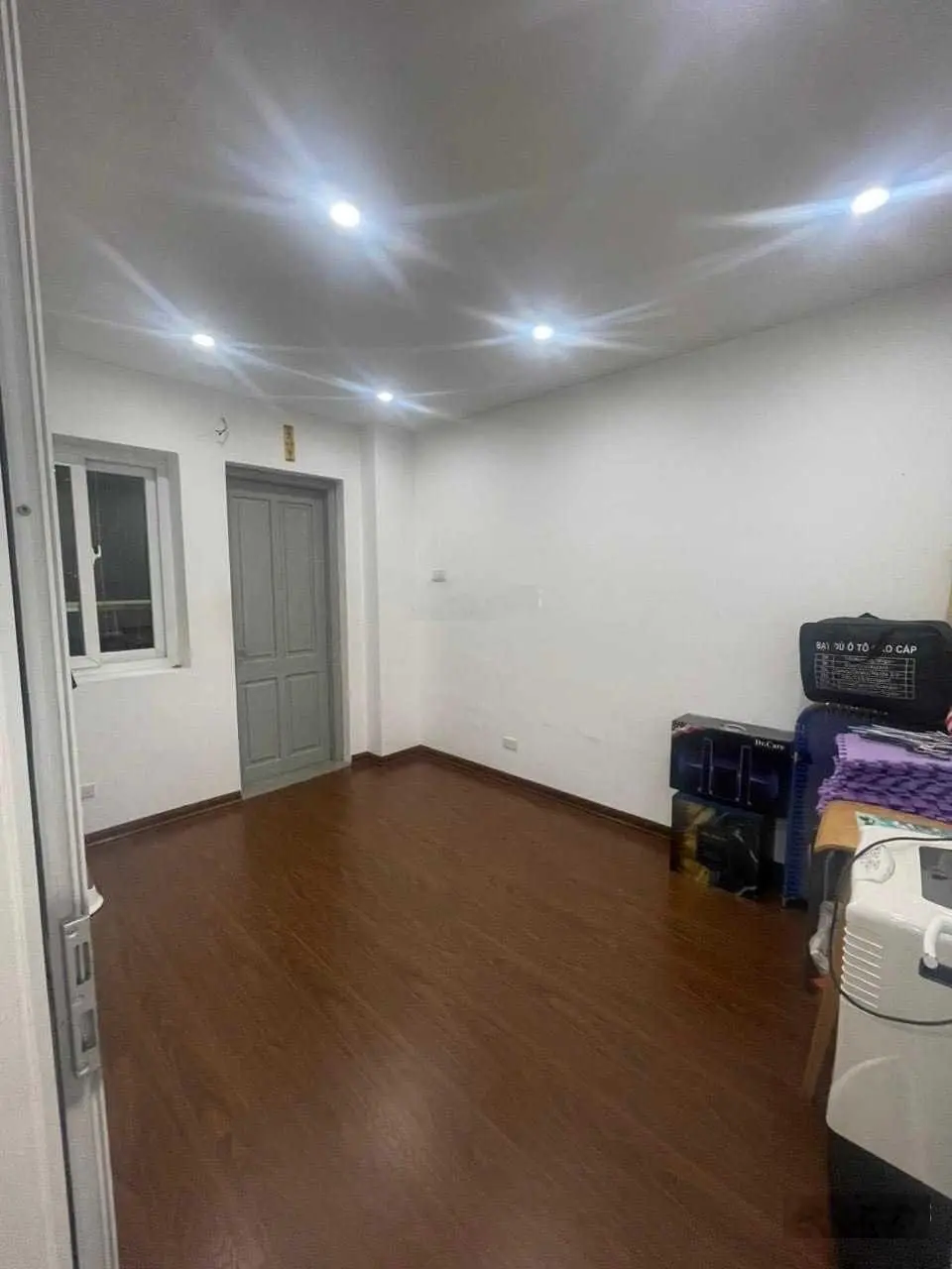 Bán căn hộ chung cư VP3 Linh Đàm có 3 phòng ngủ sổ đỏ 101m2
