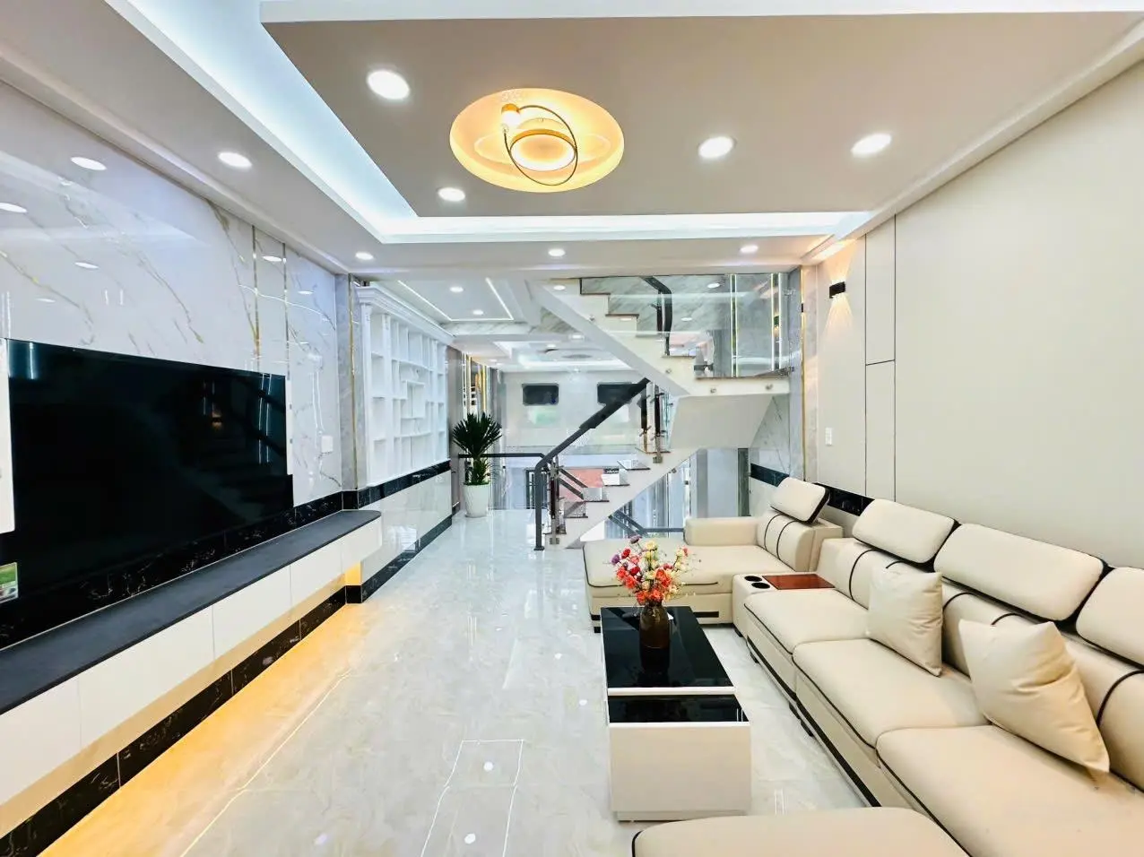 Nhà phố 4m x 15m.Xây 1 lửng 2 lầu full nội thất hẻm 8m gần mặt tiền đường Lâm Thị Hố