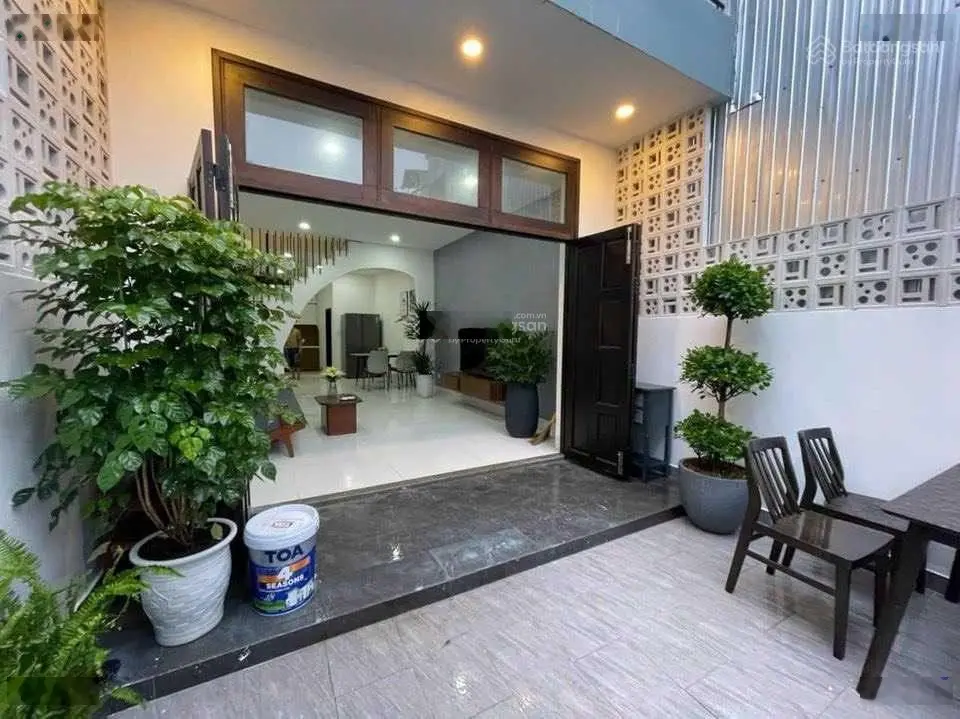 Sở hữu nhà 1 trệt 2 lầu HXH DT 4,5x16m đường Lạc Long Quân, P3, Q11 cách Đầm Sen 500m