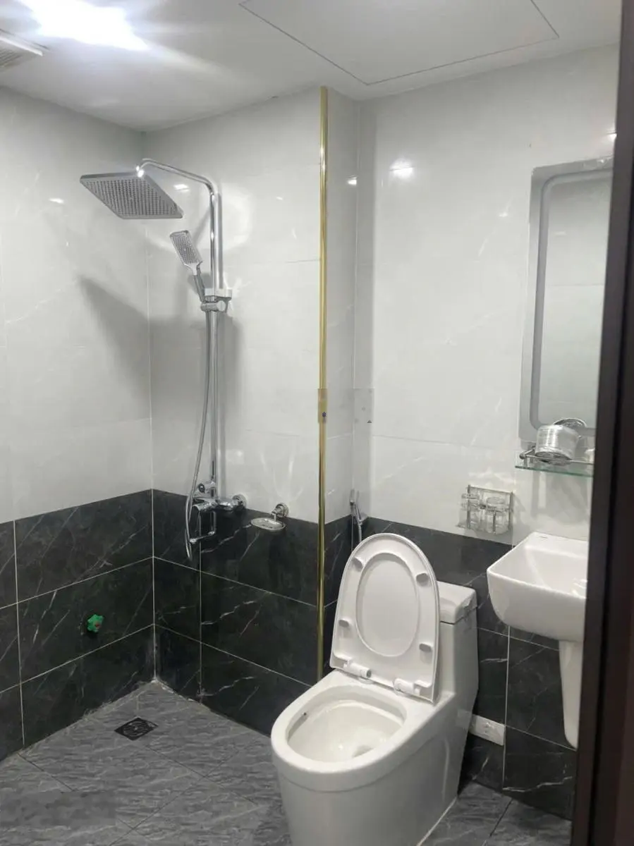 Bán nhà mới xây 35m thang máy xịn ô tô cách 5m