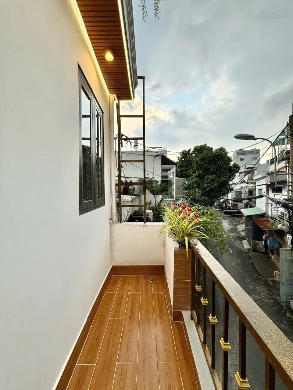 Nhà đẹp hẻm 1/, dưới 3 tỷ, hẻm trước nhà 6m, nhà trống, full nội thất mới đẹp. Liên hệ: 0906 435 ***