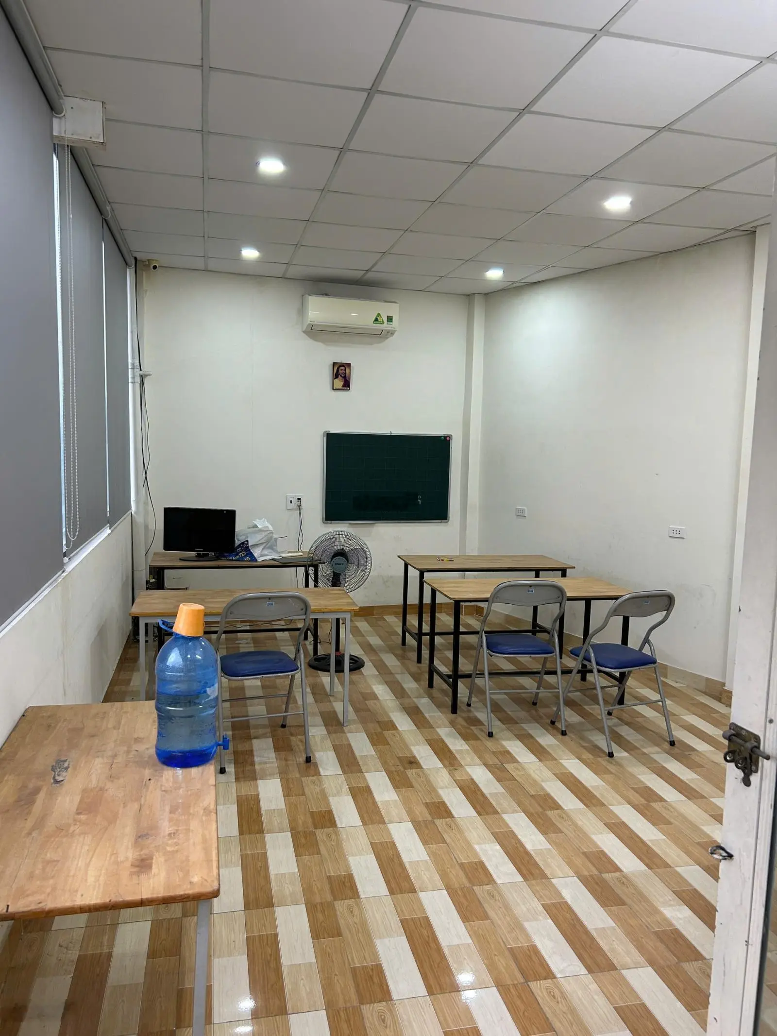 Bán gấp nhà mặt bằng kinh doanh thủ đức giá rẻ- ngang 10m