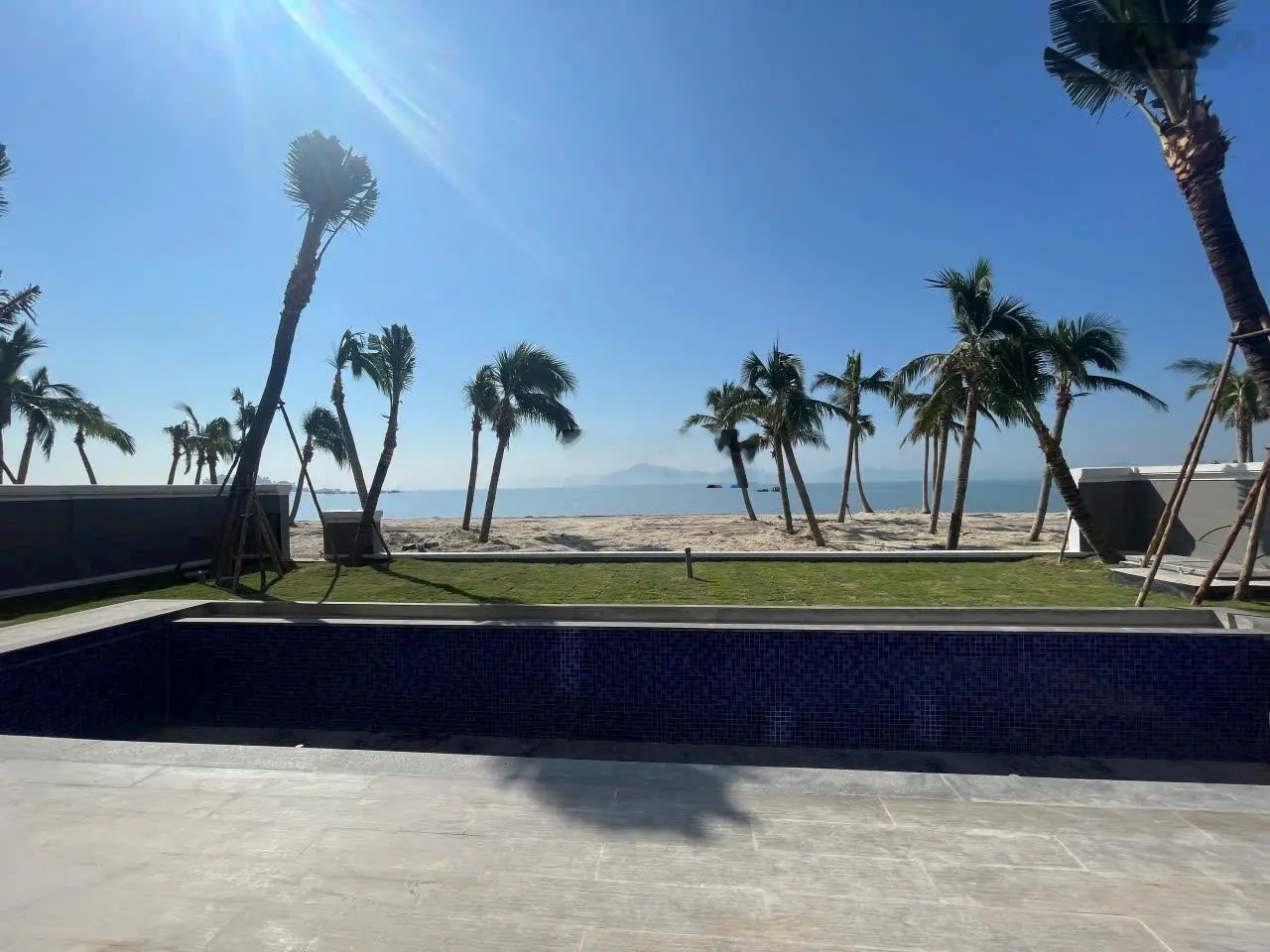 Biệt thự biển - view vịnh Hạ Long. Giá CĐT