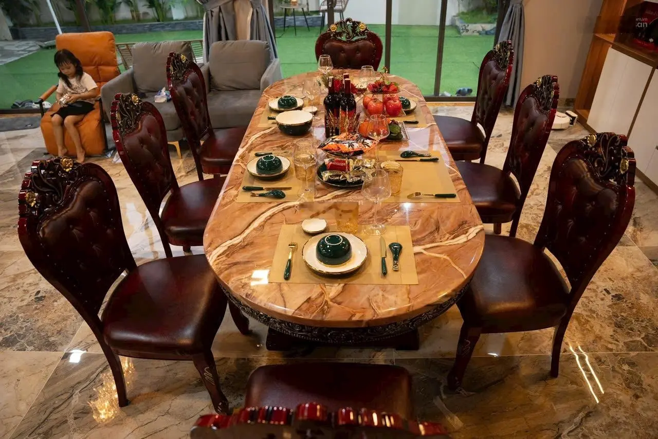 Cần bán bthu tâm huyết . Gần cao đẳng điện lực q12. Tdt 274m2 giá bán 9,6tỷ bớt lộc( tặng nội thất)