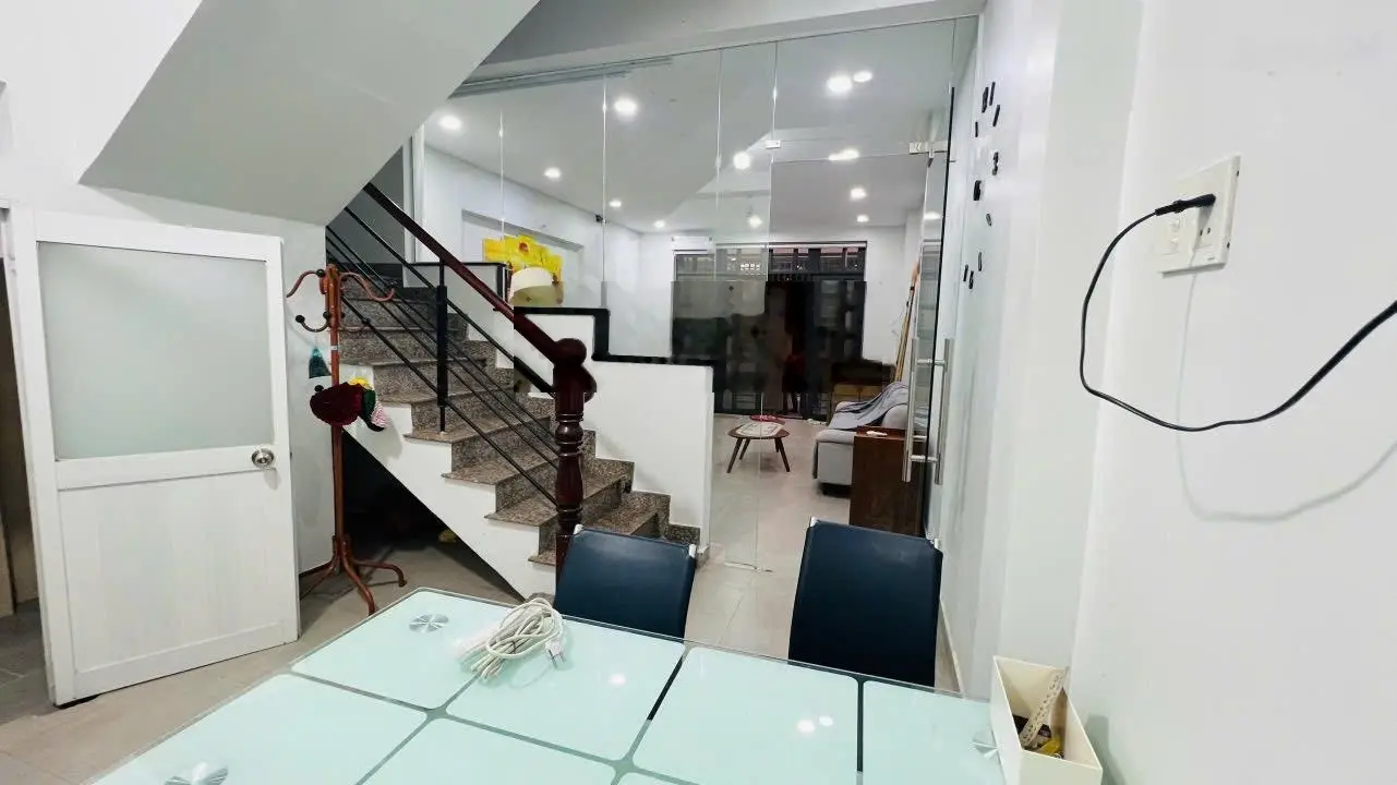 Bán nhà Q2 chỉ 7,8 tỷ diện tích XD 107m2, đường 12m, khu dân cư sầm uất