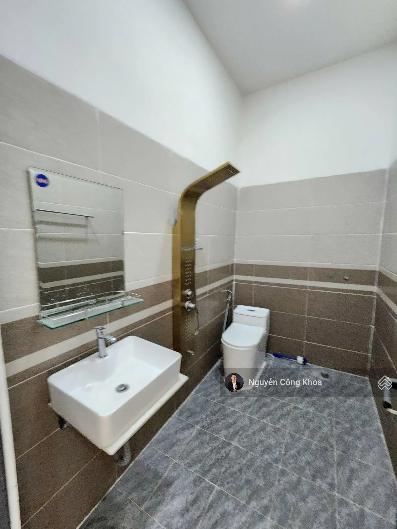 Bán nhà đúc 3 tấm, có không gian rộng để kinh doanh, MT đường rộng 17m P. Bình Chuẩn, Thuận An