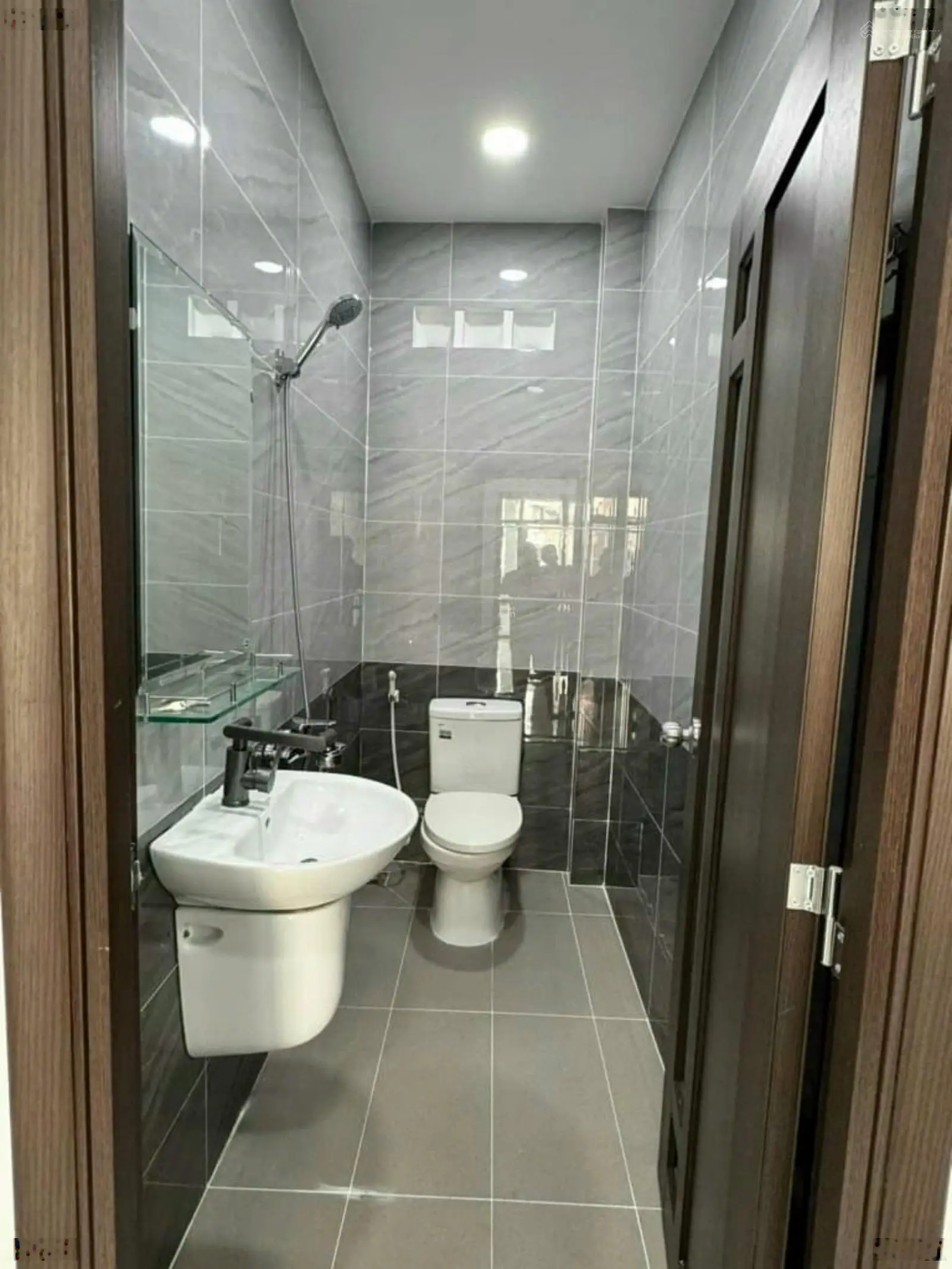 Tài chính 2.6 tỷ Mua ngay nhà Huỳnh Văn Bánh, Q. Phú Nhuận, 52m2, có HĐ thuê, SHR