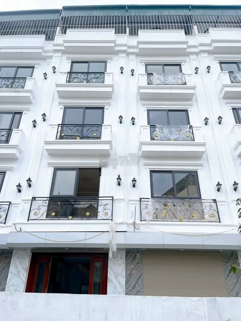 Nhà Giang Chính 32M2 xây 5 tầng ô tô đậu cửa giá chỉ 2,4 tỷ