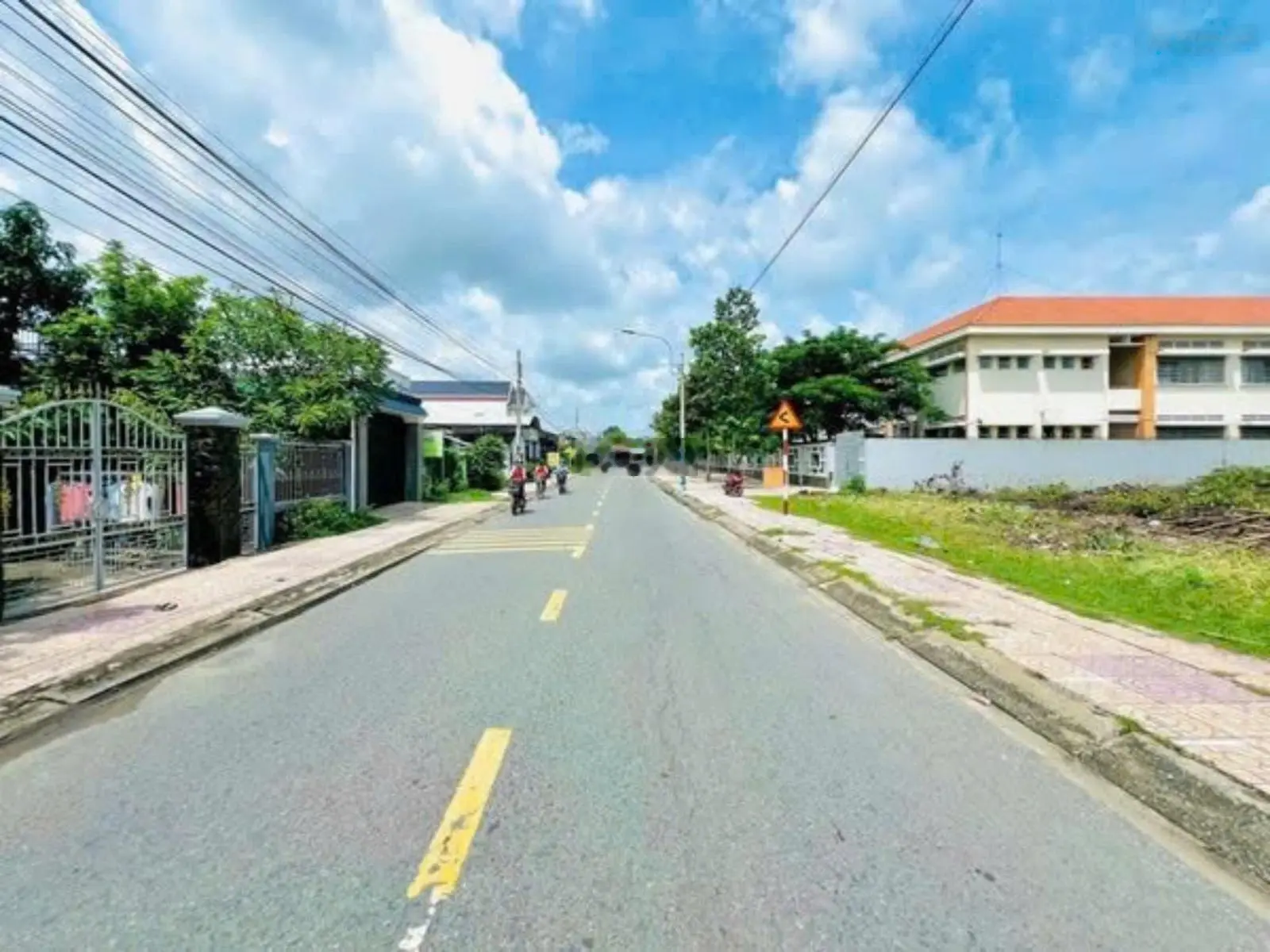 Chính chủ gửi bán 400m2 đất mặt tiền đường nhựa Nguyễn An Ninh, trung tâm thị trấn Cần Giuộc