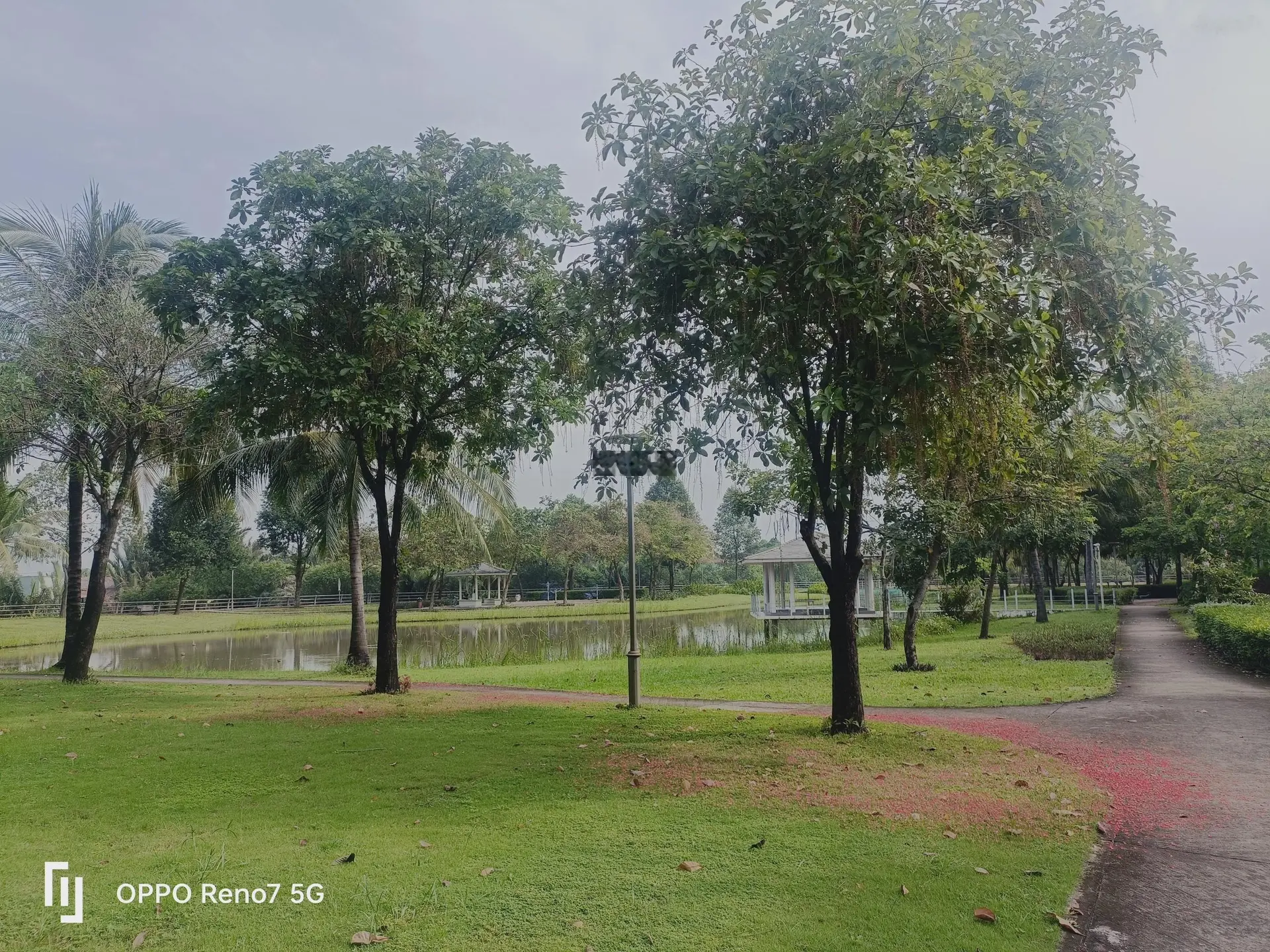 Bán biệt thự đơn lập view hồ Park Riverside, 360m2, có thang máy, 1 trệt 2 lầu, giá chỉ 35 tỷ