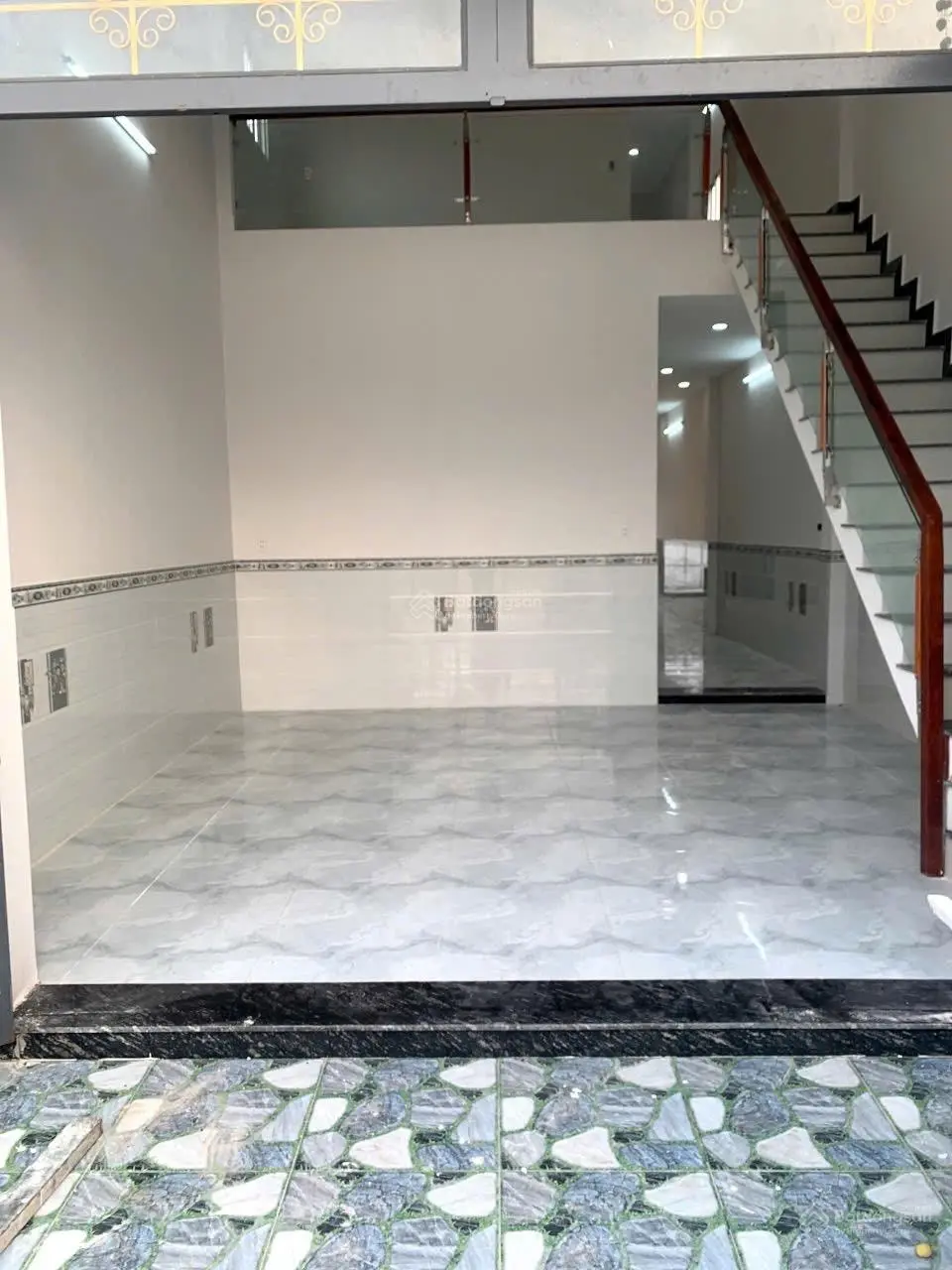 Bán nhà 1 trệt 1 lửng, phù hợp cho gia đình có từ 2 đến 4 thành viên