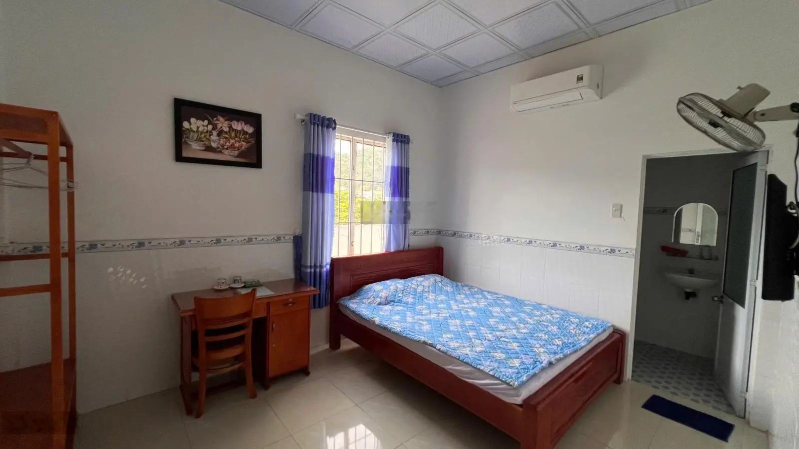 Bán nhà nghỉ gần biển hòn chồng, gần chợ Vĩnh. Hải , kinh doanh tốt có sổ đầy đủ