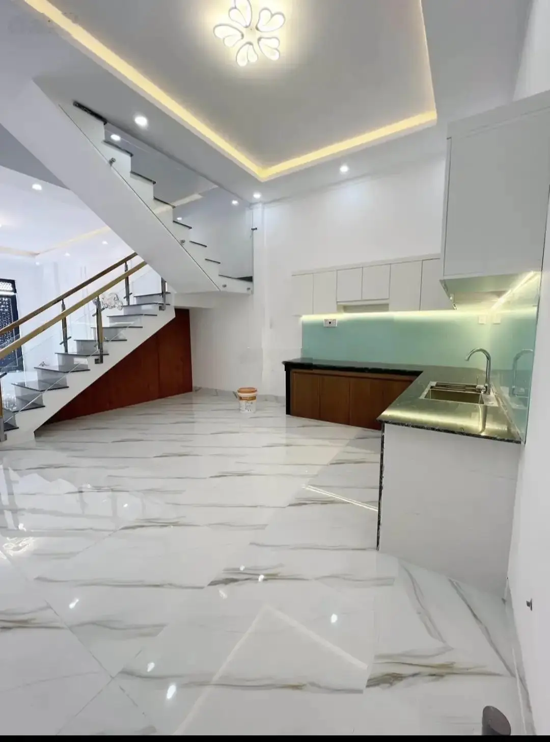 Bán gấp căn nhà nằm trong KDC quận 8 gần chợ đầu mối Bình Điền có dt 80m2 sổ HỒNG RIÊNG chỉ 3,8tỷ