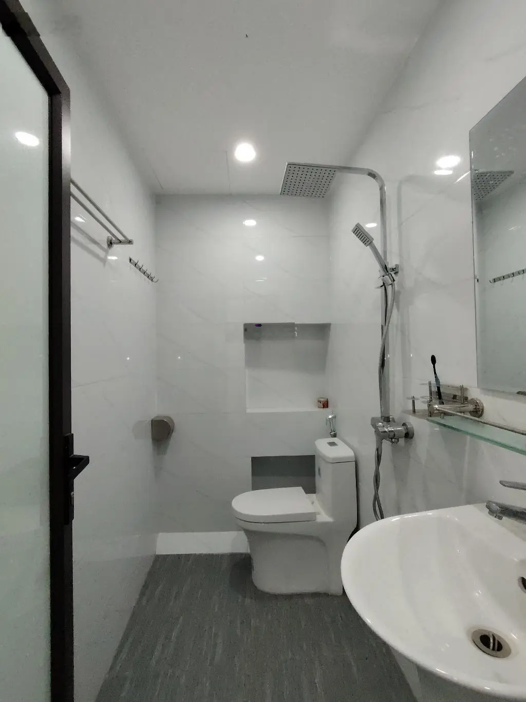 Bán nhà ở Đường Ỷ La, 5,8 tỷ, 46m2, 6PN, 6WC, 5T, HĐ, Hà Nội