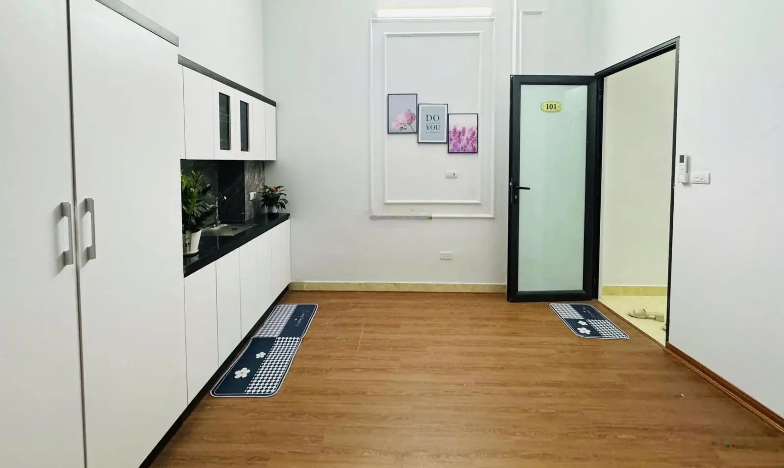 Cần bán căn hộ dịch vụ! Nhà mới dân xây, ngõ ô tô tránh, DT 44m2