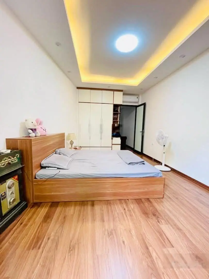 Nhà đẹp cực hiếm phố minh khai, ô tô qua nhà ngõ thông kinh doanh tốt, lại gần ô tô tránh