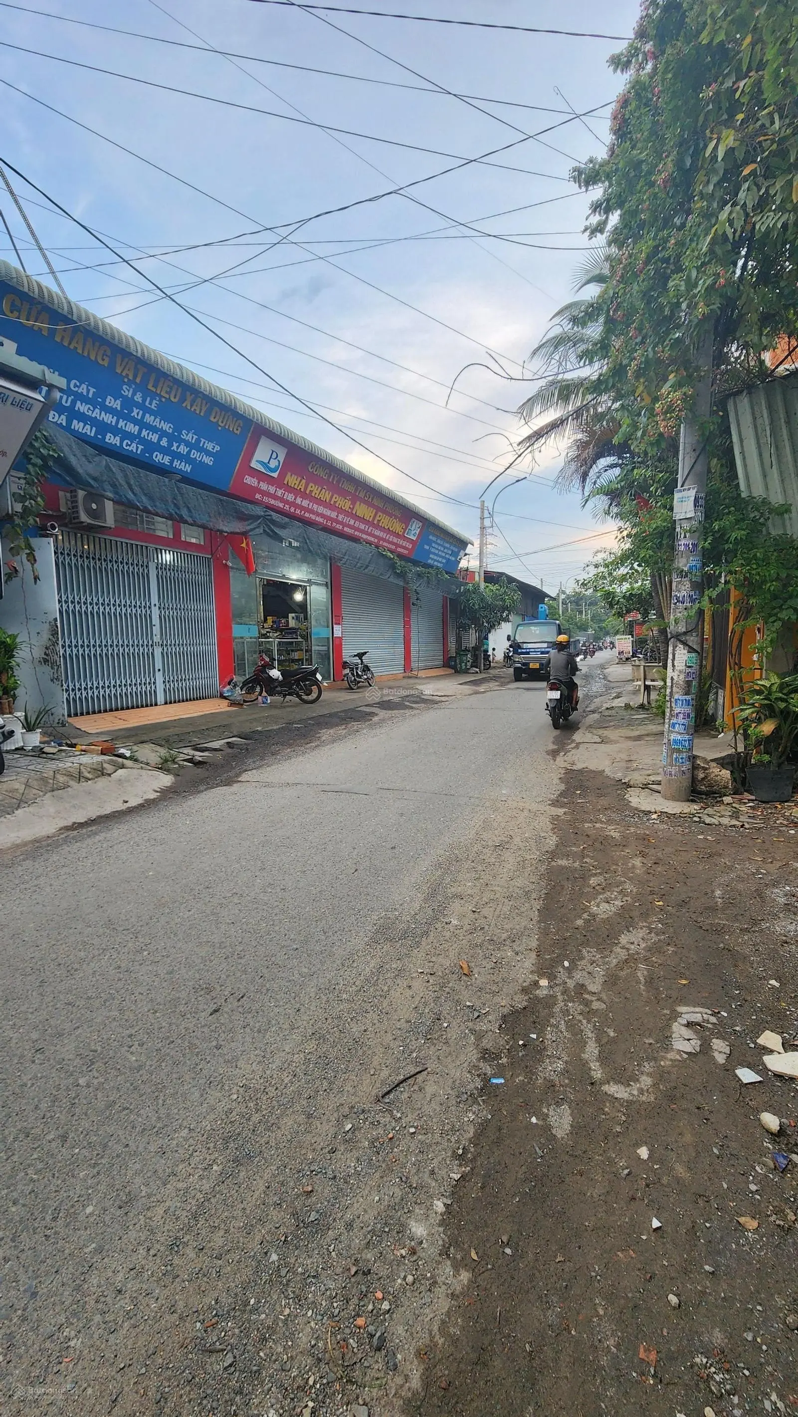Bán Đất Tặng Nhà Xưởng Mặt Tiền Kinh Doanh An Phú Đông 25.DT. 7.7M x 72M. Thổ cư . 417M2. GIÁ TỐT