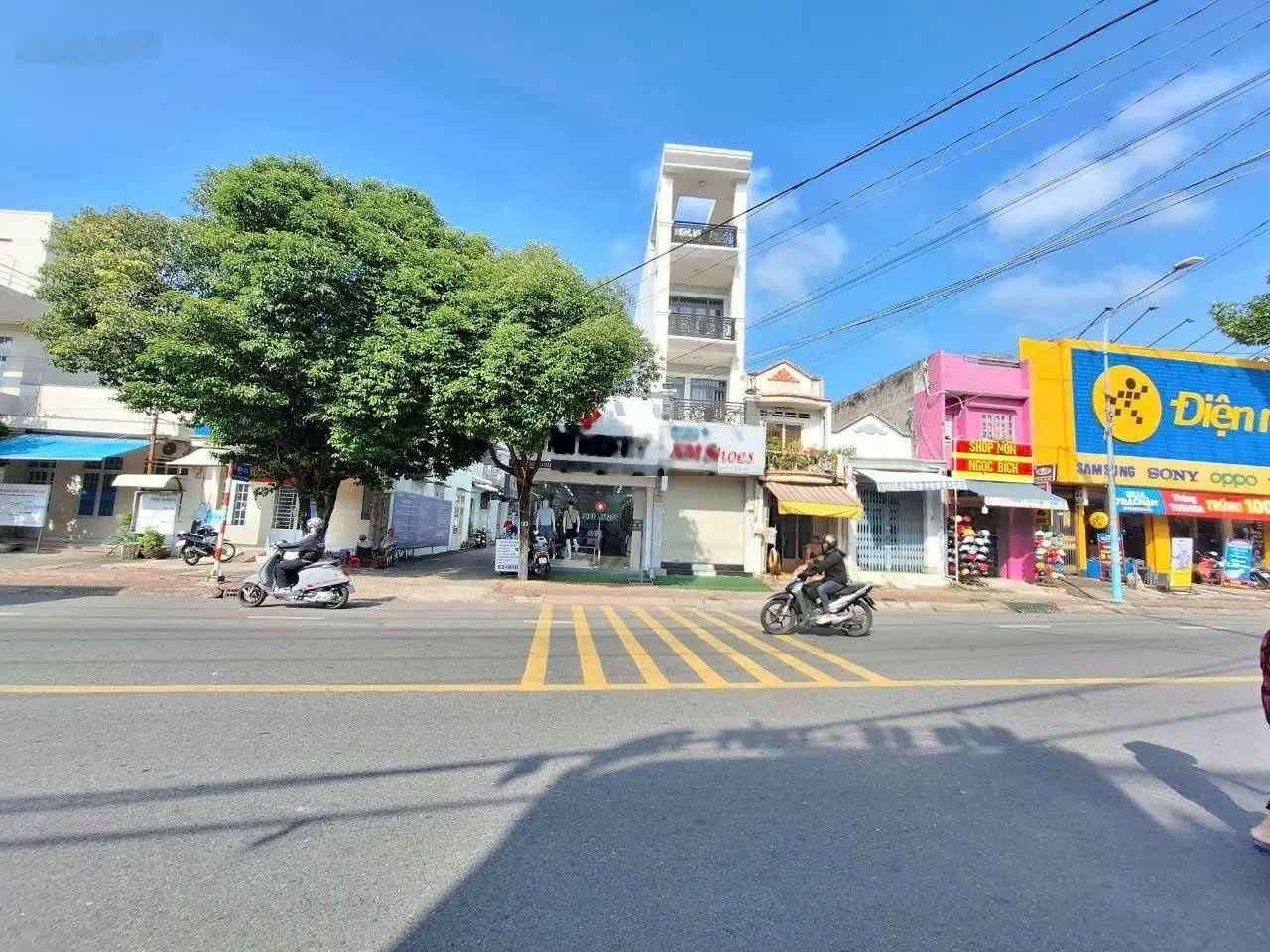 Nhà siêu mỏng 1 trệt 3 lầu mặt tiền kinh doanh trục Nguyễn An Ninh, P. Dĩ An, TP Dĩ An