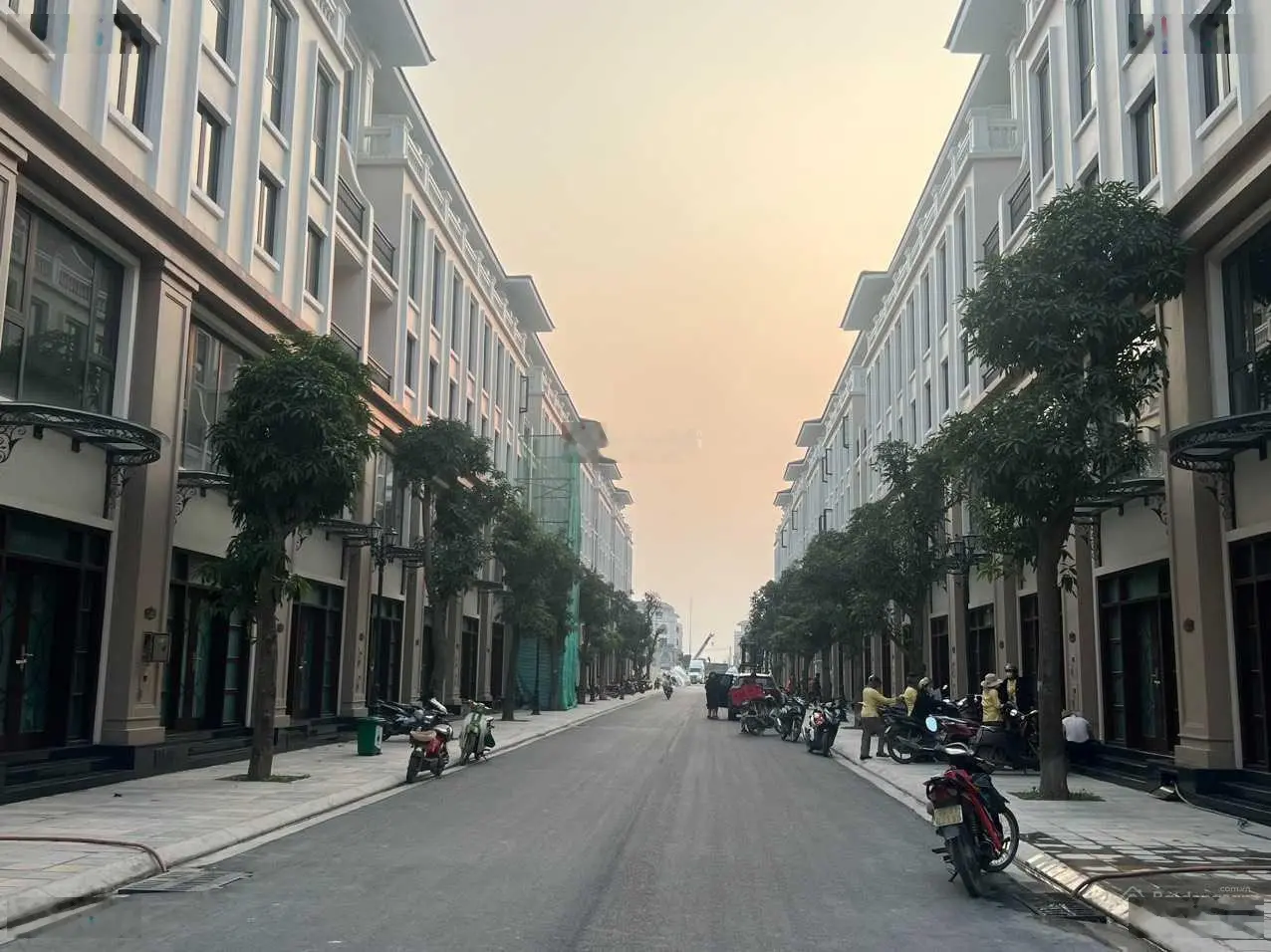 Bán nhanh căn liền kề 68m2 giá rẻ 7.6 tỷ, Thời Đại 18, 2 mặt tiền 1 mặt công viên. Vay ls ưu đãi