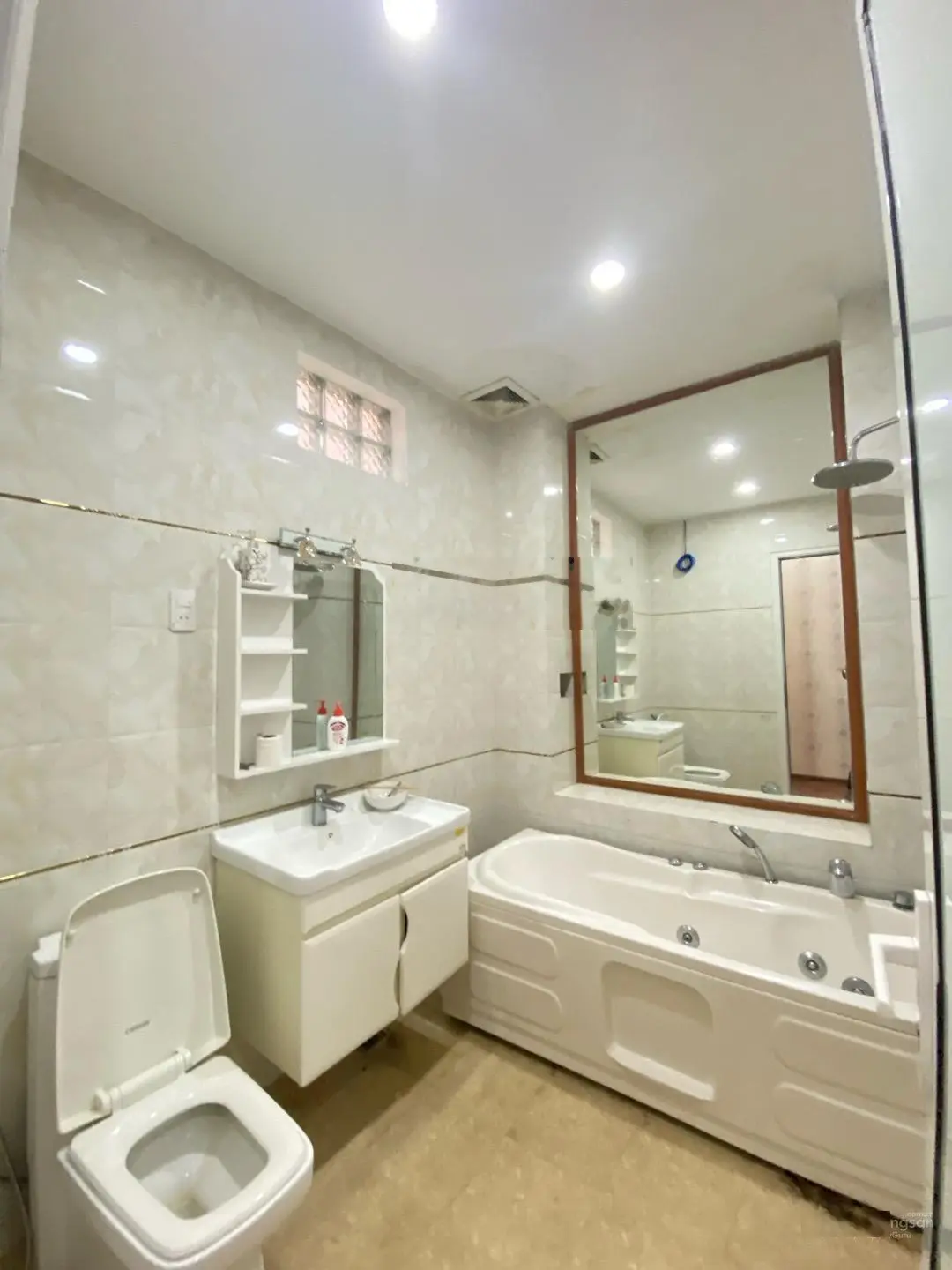 Bán nhà 3 tầng mặt tiền Nguyễn Hữu Thọ, 85.1m2, sát 2 bệnh viện lớn, ngay đoạn kinh doanh sầm uất