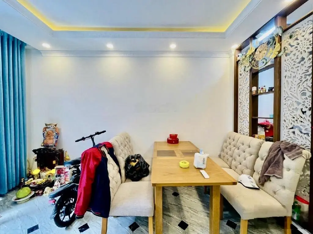 Hơn 6 tỷ cần bán nhà Cổ Linh 6 tầng - full nội thất - ô tô - tiên ích bao quanh - ở sướng - giá tốt