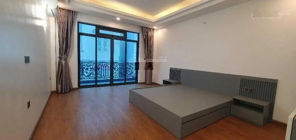Bán nhà 6 tầng thang máy tại Hồng Tiến, Long Biên. Diện tích 52m2, 6 tầng thang máy