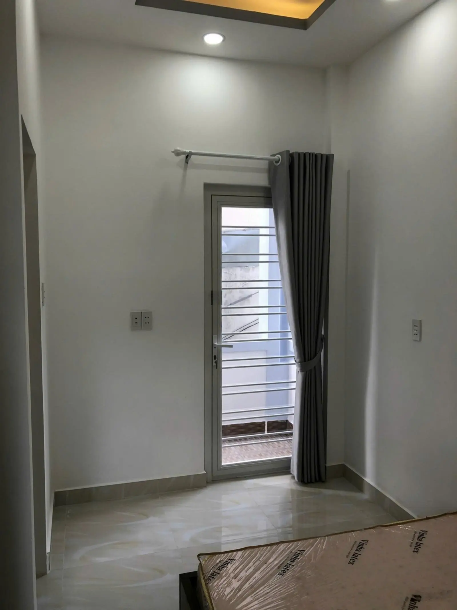 Bán gấp nhà Bành Văn Trân Tân Bình 4m x 14m 5 tầng chỉ 6 tỷ.