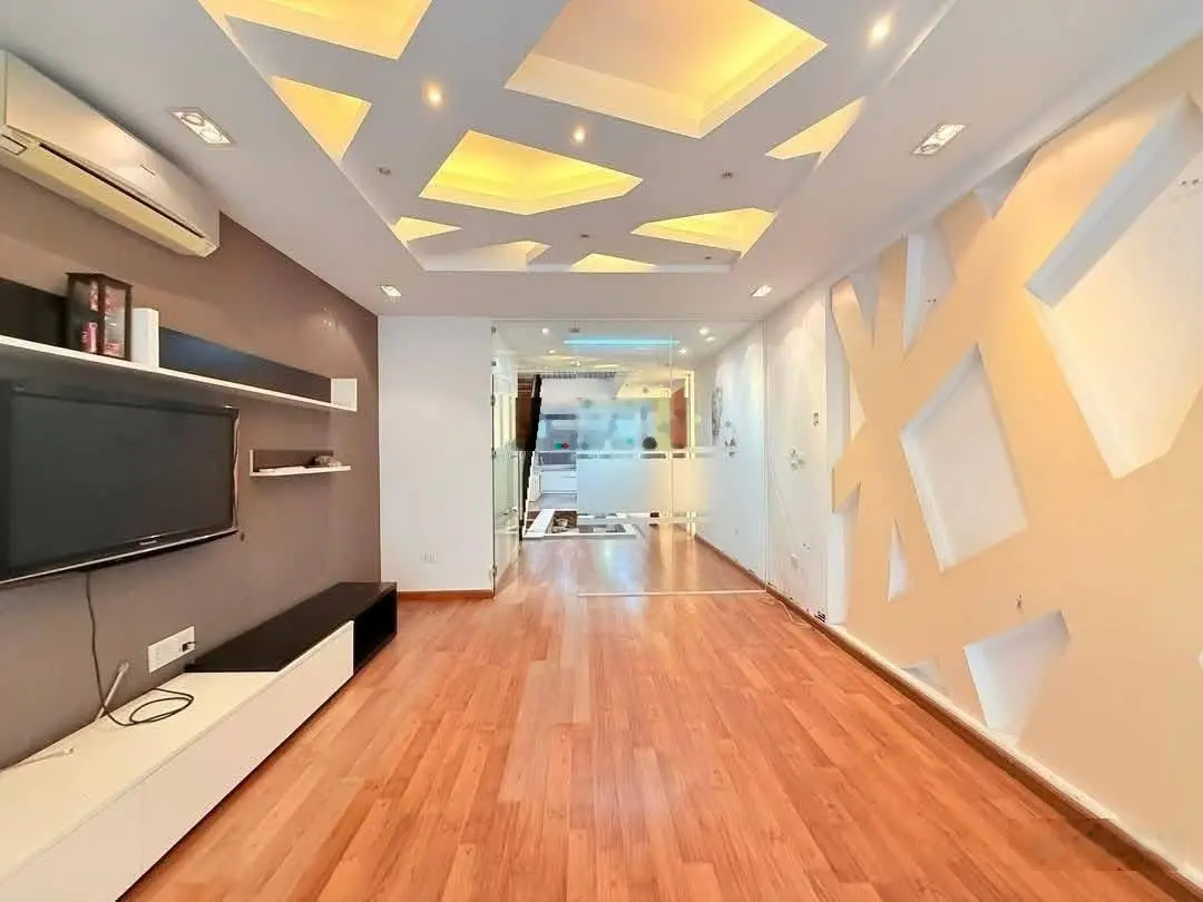 Phố nhật linh lang - ô tô tránh - 1 nhà ra phố - phân lô vip ba đình - kinh doanh 24/7 - 31.5 tỷ.