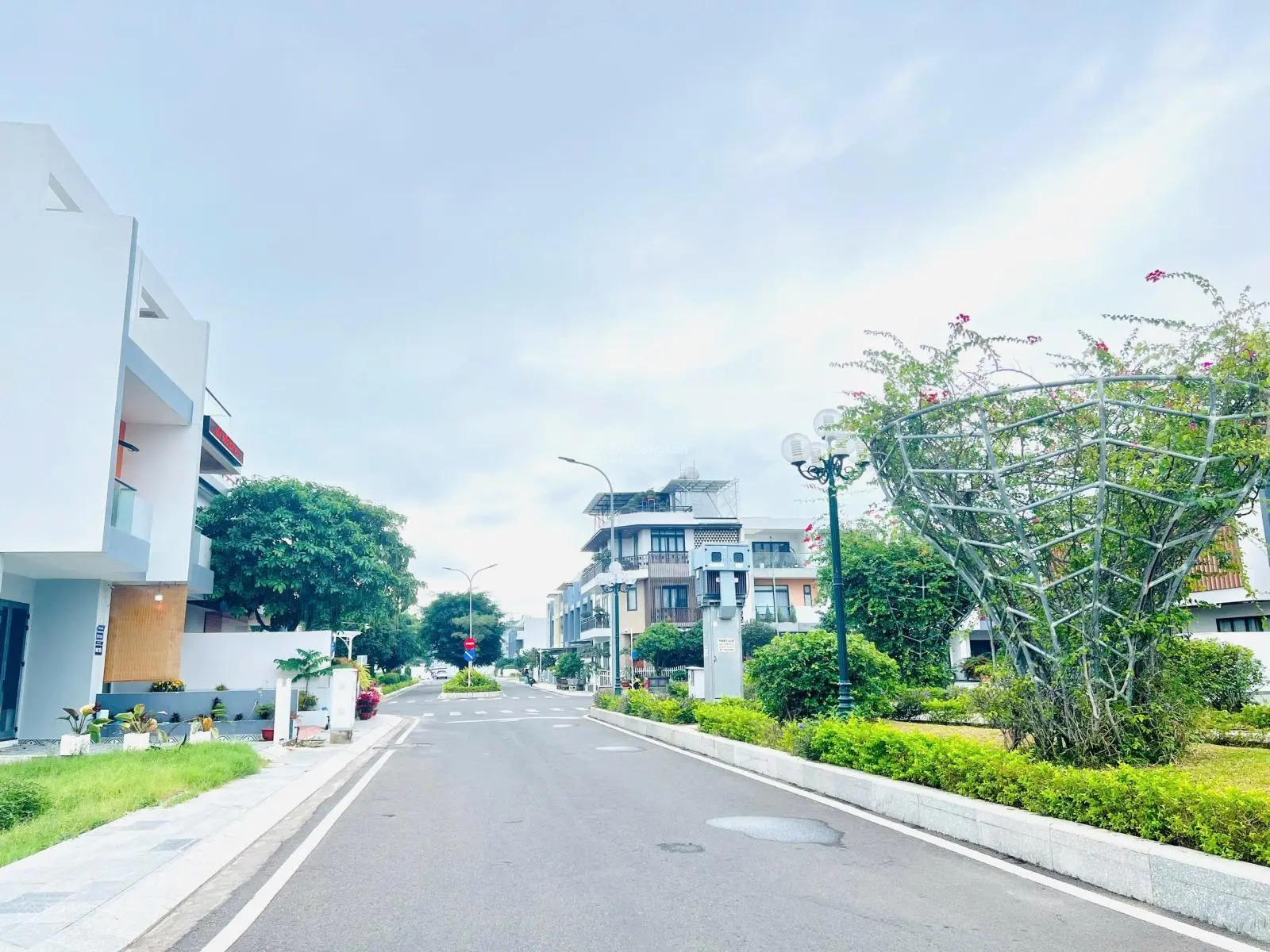 Nhà gói 8 Mỹ Gia đường Hoa Giấy, vị trí đẹp sát hồ bơi The Capella đã hoàn thiện nội thất cơ bản