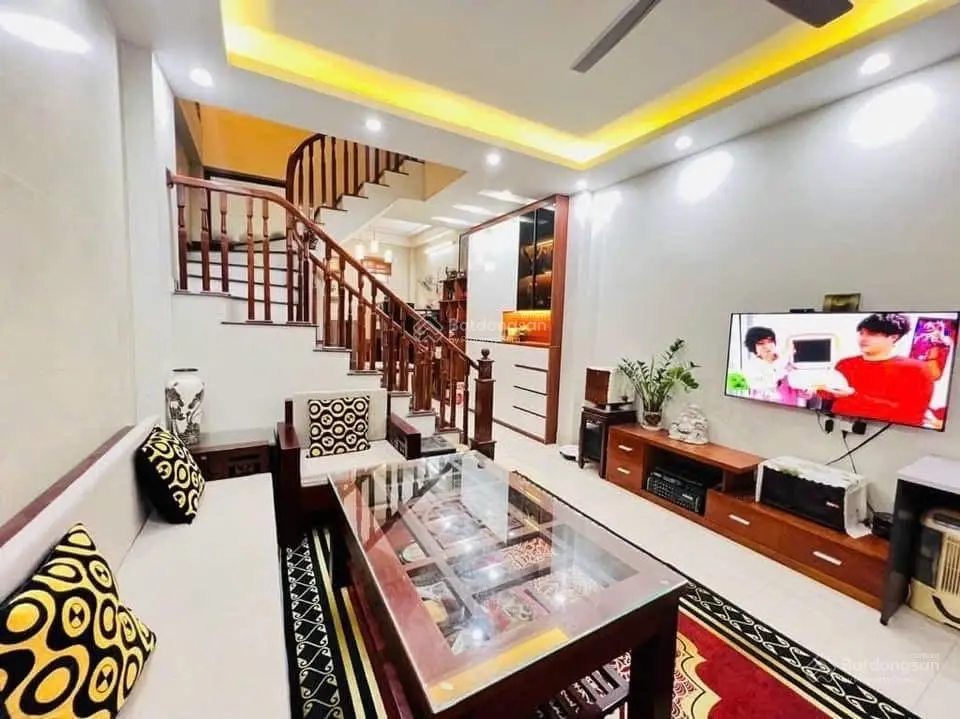 Bán nhà dân xây Ngô Gia Tự, Long Biên 50m2 x 4 tầng, nội thất mới, ở sướng.