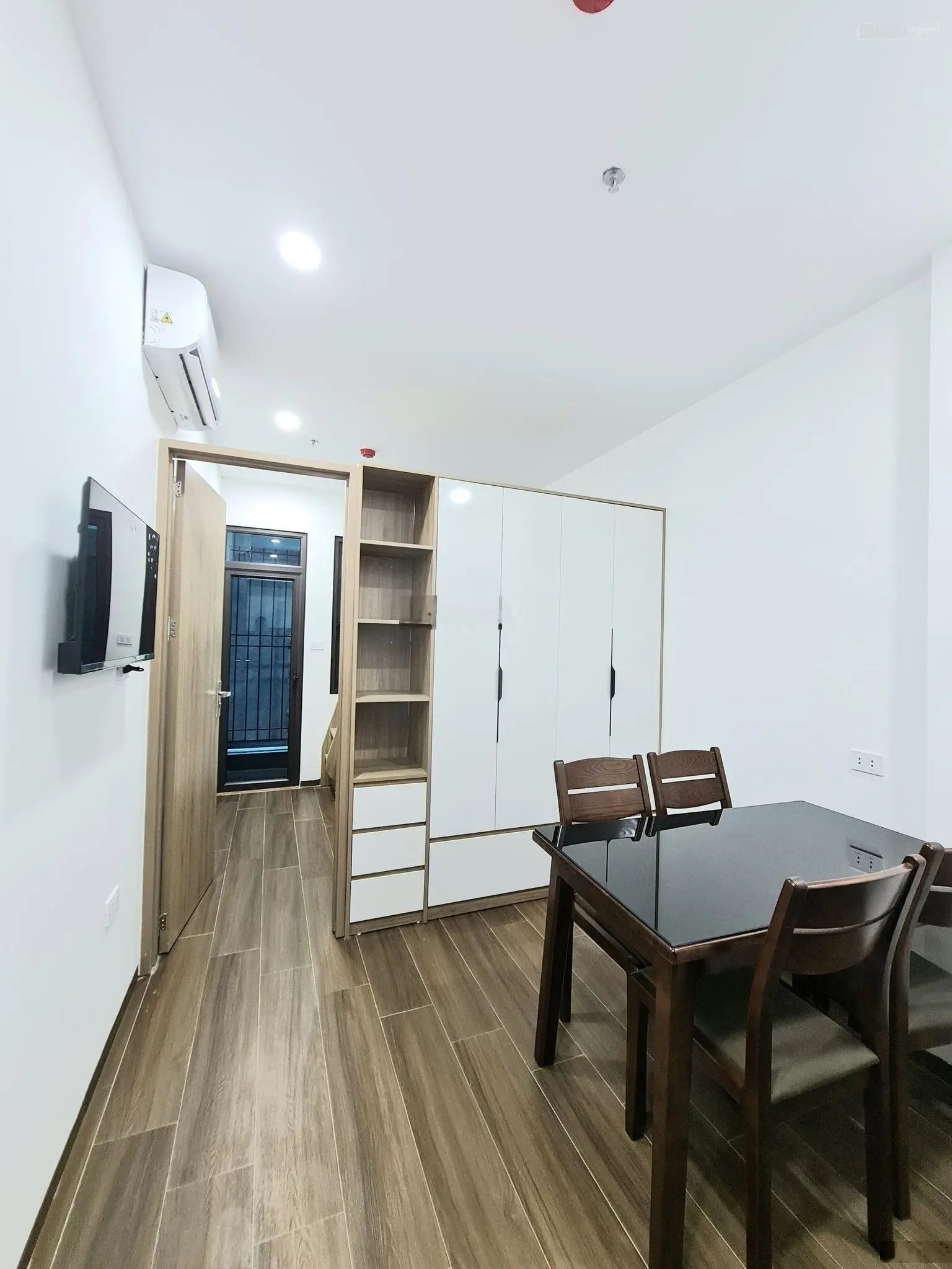 Tòa nhà 8 tầng thang máy Trần Thái Tông, 105m2, 25 phòng cho thuê. Doanh thu 150 triệu/ tháng