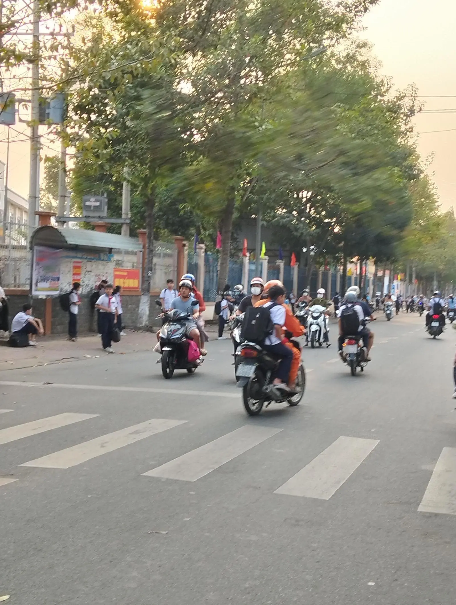 Bán nhà chính chủ, phường Tân Bình Dĩ An, DT 76 m2, sổ hồng riêng hẻm xe hơi, giá chỉ 2,5 tỷ