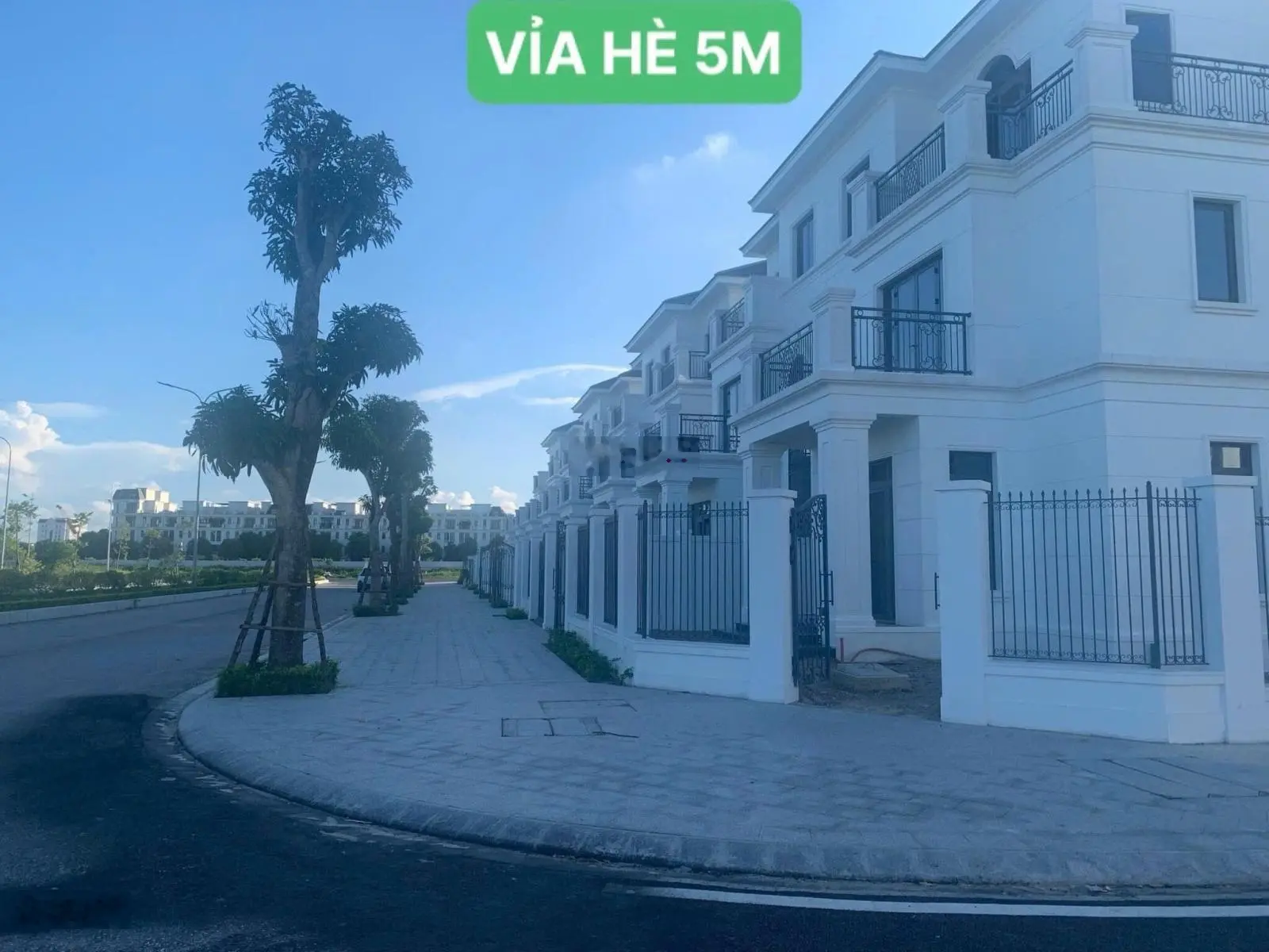 Bán biệt thự hướng Đông Nam duy nhất, diện tích 212.6m2, 3 tầng 367m2 sàn gần Sông Mã, đường 28m