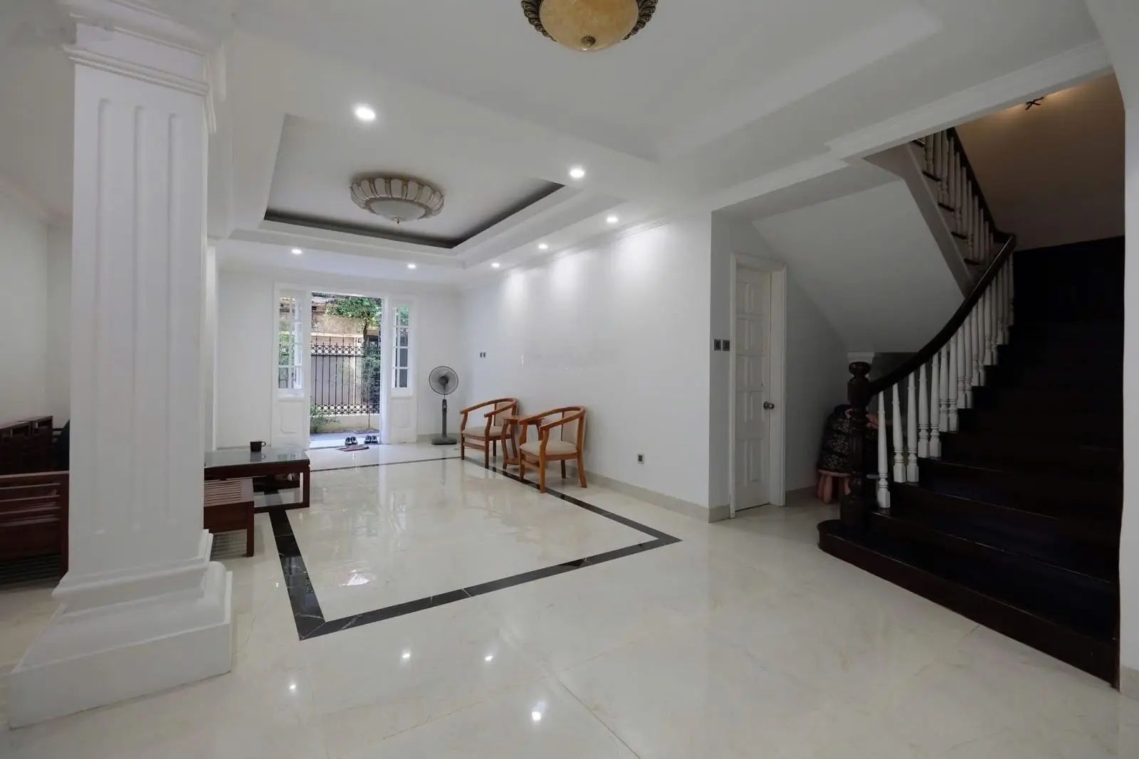 Bán nhà cực đẹp ngõ 275 Âu Cơ 160m2, 4 tầng, mặt tiền 8m. Sổ đẹp, giá rẻ. Tiện ở và đầu tư giữ tiền