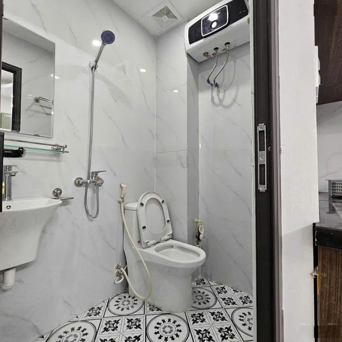 Bán toà CCMN Quan Nhân, hàng xóm Royal City, ô tô 40m, giữ tiền cực tốt, dòng tiền hơn 700tr/năm