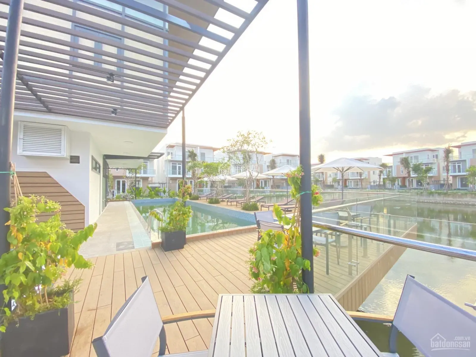 Bán nhà phố trệt 2 lầu 90m2 Dragon Village, đã có sổ hồng giá chỉ 5.x tỷ, LH 0938 030 ***