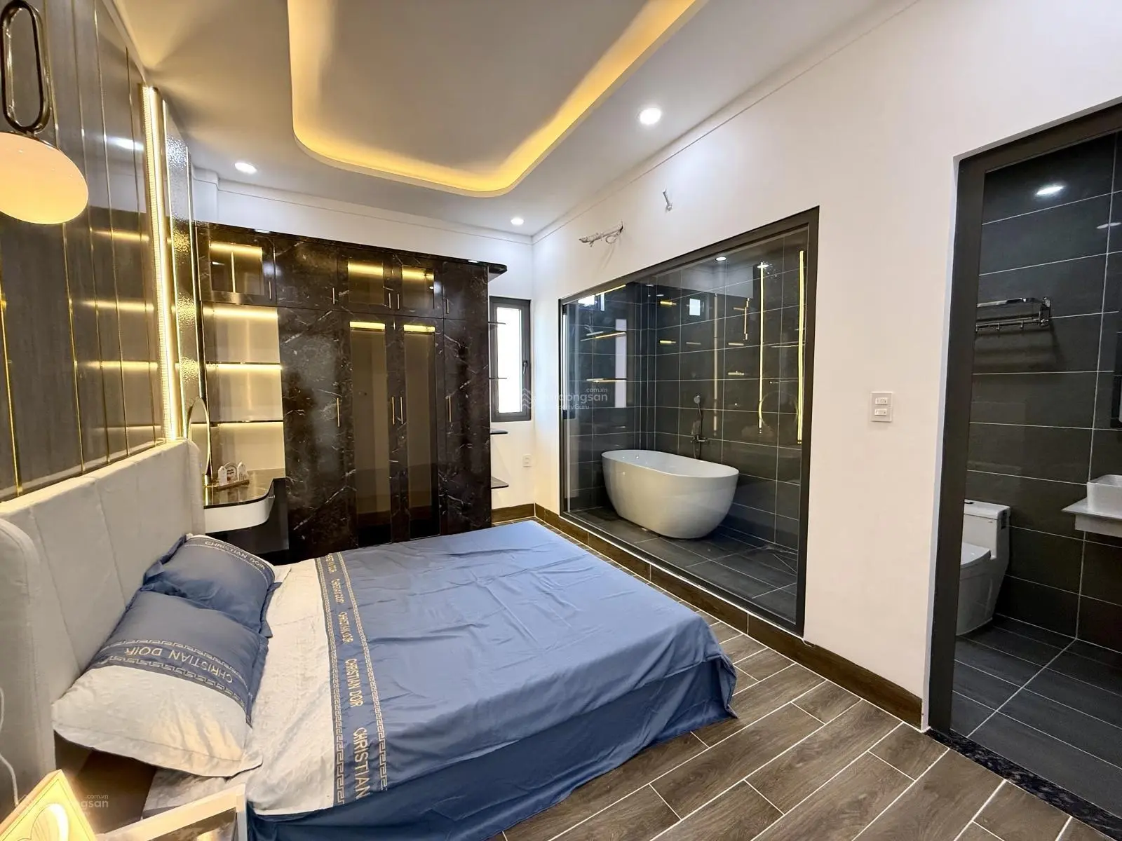 Bán nhà đường nhựa rộng DX 023, nhà 1 trệt 2 lầu đẹp, 3 phòng ngủ, sân oto 7 chỗ