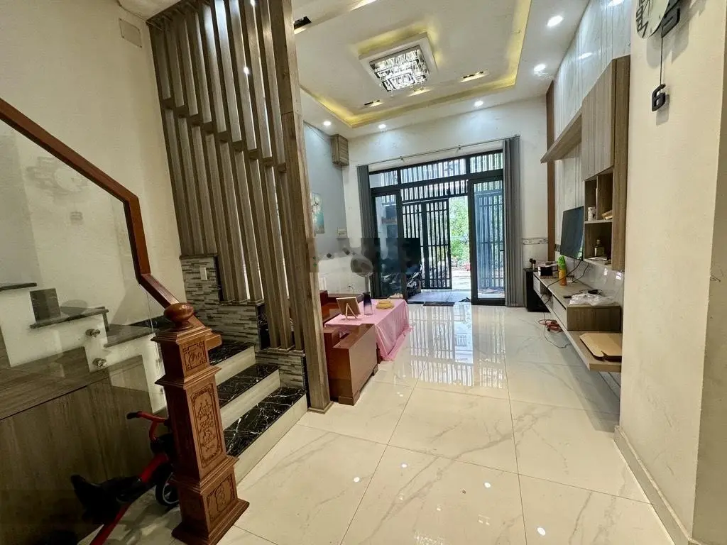 Nhà 4 tầng - ô tô đỗ cửa - Cây Keo - Tô Ngọc Vân - giá chỉ 6. X tỷ