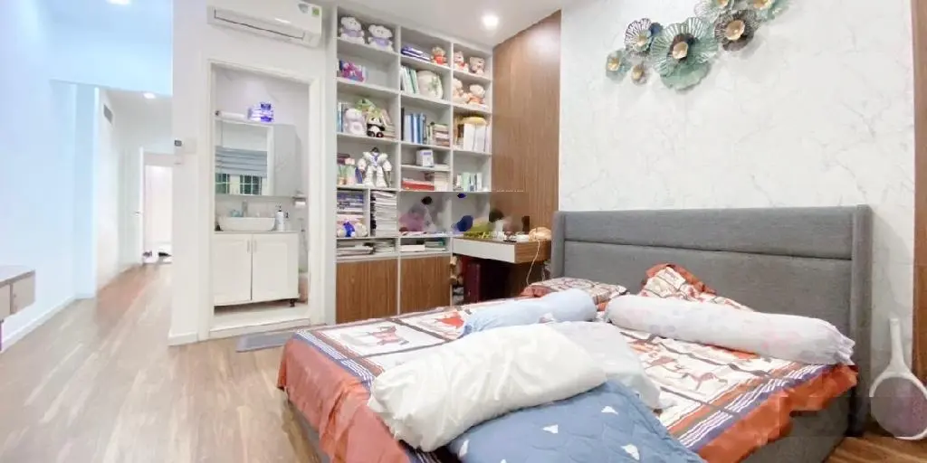 Bán nhà Nguyễn Khoái Quận 4 - 80m2 - chỉ 8 tỷ - sát hẻm ôtô - bề ngang 4m - khu dân trí cao an ninh