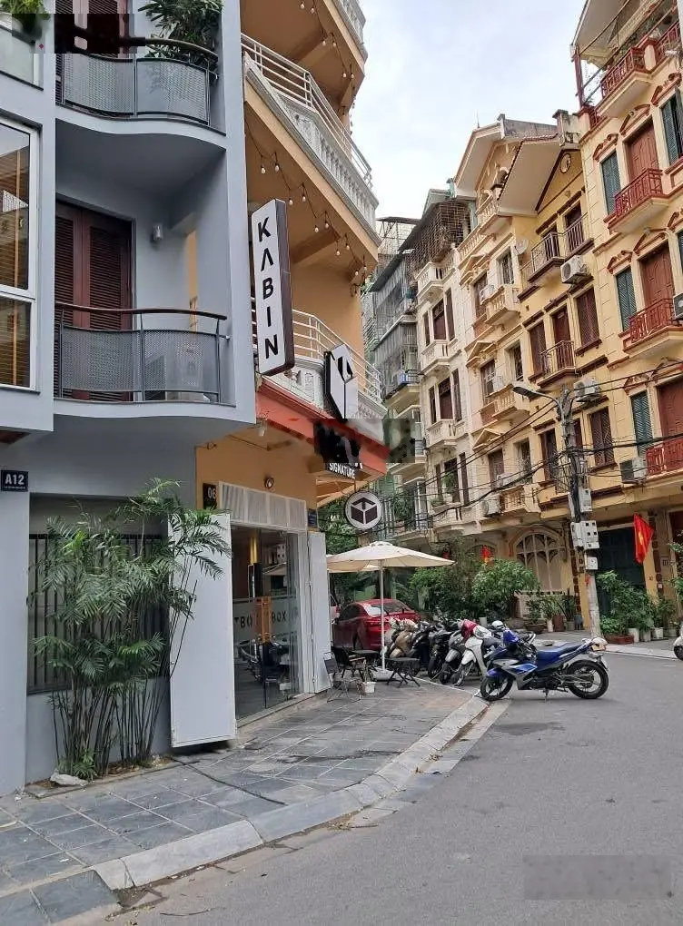 Thiên Hiền MĐ - vỉa hè đá bóng- phân lô ô tô tránh kinh doanh, ngõ thông, lô góc 2 mặt ô tô - 25 tỷ