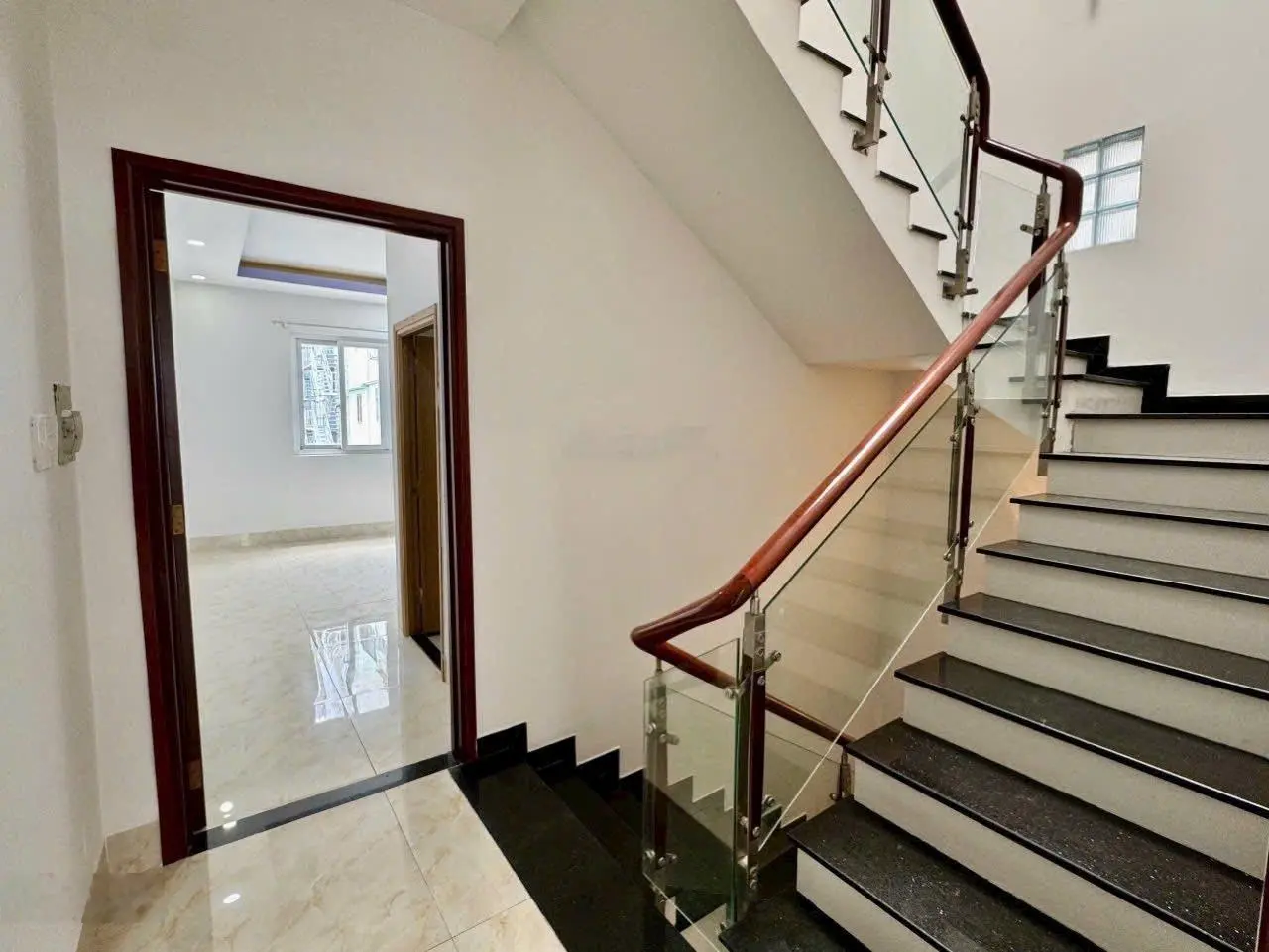 Nhà đẹp Chợ Lớn - gần vòng xoay mũi tàu - 4,5 x 16,13m - 3 lầu - chỉ 12,7 tỷ TL